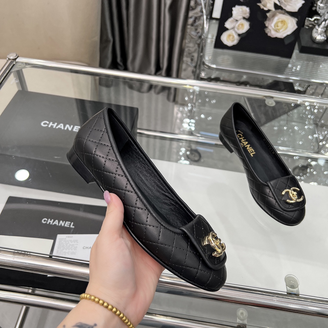 NO:441372,High-version Xiaoxiangjia single shoes CHANE*｜, big hit!  Xiaoxiang 2025 official website Chanel summer single shoes four-season dance shoes series new loafers full of retro style. Delicate shoe shape looks very likable, small round toe sets off the feet, giving people a kind of retro sentimental shoes of the era, new European and American catwalks, hot products 1 original custom sheepskin 2 original sheepskin inner 3 soles: original genuine leather soles. 4 sizes 35-41 (40 41 custom made without return or exchange), single shoes, chanel, chanel, chanel, loafers, sheepskin, Leather soles19860909高版本小香家单鞋CHANE*｜,大爆款！小香2025官网香奈儿夏季单鞋四季跳舞鞋系列新品乐福鞋满满的复古风 秀气的鞋型 看着就很讨喜,小圆头 衬托脚也变得瘦瘦的,上脚给人就是一种年代的复古情怀鞋、欧美走秀新款,爆款产品 1原版定制羊皮 2原版羊皮内里 3大底:原版真皮大底. 4码数35-41（40 41定做不退换）,单鞋,chanel,chanel,chanel,loafers,sheepskin,Leather soles,Women's Shoes