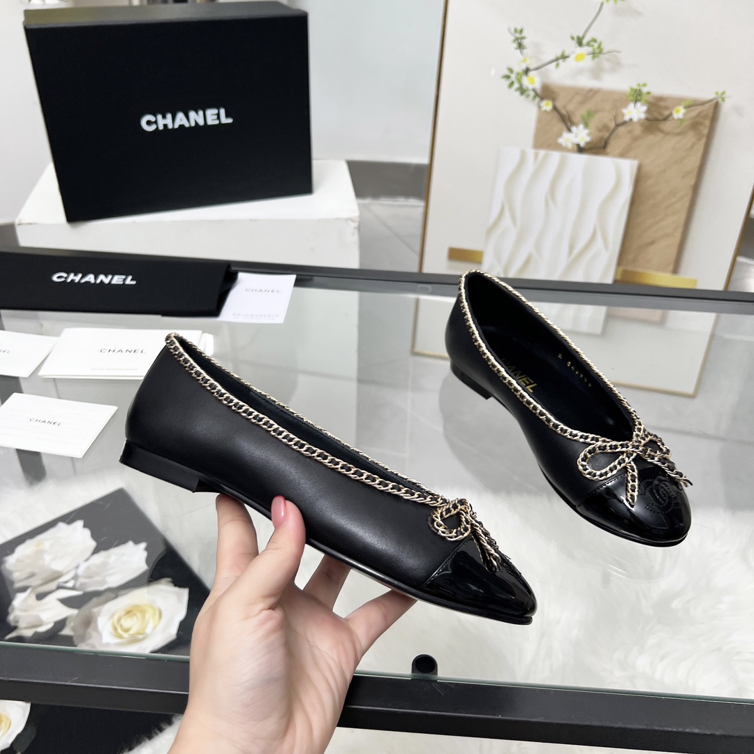 NO:461384,High-version Xiaoxiangjia single shoes CHANE*｜, big hit!  Xiaoxiang 2025 official website Chanel single shoes dancing shoes series new loafers full of retro style. Delicate shoe shape looks very likable, with a small round toe that sets off the feet and makes people look thin. The foot is a retro sentimental shoes of the past, new European and American catwalks, hot products 1 original custom-made sheepskin 2 original inner sheepskin 3 soles: original genuine leather soles. 4 sizes 35-41 (40 41 custom made without return or exchange), single shoes, chanel, chanel, chanel, loafers, sheepskin, Leather soles19860909高版本小香家单鞋CHANE*｜,大爆款！小香2025官网香奈儿单鞋跳舞鞋系列新品乐福鞋满满的复古风 秀气的鞋型 看着就很讨喜,小圆头 衬托脚也变得瘦瘦的,上脚给人就是一年代的复古情怀鞋、欧美走秀新款,爆款产品 1原版定制面羊皮 2原版内里羊皮 3大底:原版真皮大底. 4码数35-41（40 41定做不退换）,单鞋,chanel,chanel,chanel,loafers,sheepskin,Leather soles,Women's Shoes