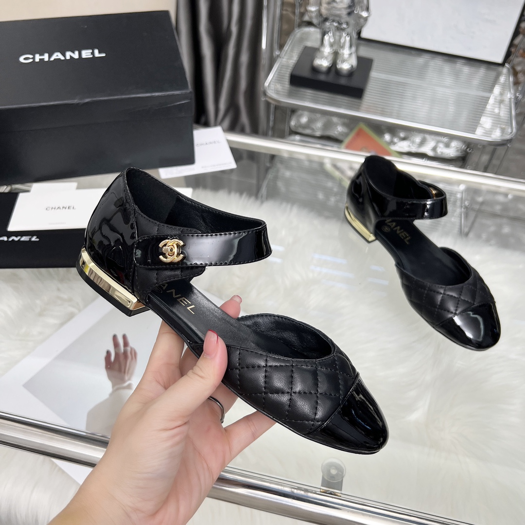 NO:478136,High-version Xiaoxiangjia Sandals CHANE*｜, big hit!  Xiaoxiang 2025 official website Chanel new hollow sandals dancing shoes series new loafers full of retro style. Delicate shoe shape looks very likable, small round toe sets off the feet, giving people the retro sentimental shoes of the past, new European and American catwalks, hot products 1 original custom-made sheepskin/original mold opening hardware 2 original inner sheepskin 3 soles: original genuine leather soles. 4 sizes 35-41 (40 41 custom made without return or exchange), sandals, chanel, chanel, chanel, loafers, sandals, sheepskin, Leather soles19860909高版本小香家凉鞋CHANE*｜,大爆款！小香2025官网香奈儿新款中空凉鞋跳舞鞋系列新品乐福鞋满满的复古风 秀气的鞋型 看着就很讨喜,小圆头 衬托脚也变得瘦瘦的,上脚给人就是一年代的复古情怀鞋、欧美走秀新款,爆款产品 1原版定制面羊皮/原版开模五金 2原版内里羊皮 3大底:原版真皮大底. 4码数35-41（40 41定做不退换）,凉鞋,chanel,chanel,chanel,loafers,sandals,sheepskin,Leather soles,Women's Shoes