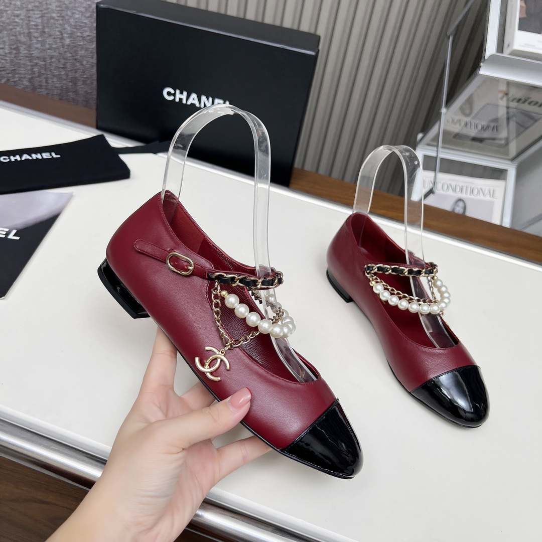 NO:481668,High-version Xiaoxiangjia single shoes CHANE*｜, big hit!  Xiaoxiang 2025 official website Chanel single shoes dancing shoes series new loafers full of retro style. Delicate shoe shape looks very likable, with a small round toe that sets off the feet and makes people look thin. The foot is a retro sentimental shoes of the past, new European and American catwalks, hot products 1 original custom-made sheepskin 2 original inner sheepskin 3 soles: original genuine leather soles. 4 sizes 35-41 (40 41 custom made without return or exchange), single shoes, chanel, chanel, chanel, loafers, sheepskin, Leather soles19860909高版本小香家单鞋CHANE*｜,大爆款！小香2025官网香奈儿单鞋跳舞鞋系列新品乐福鞋满满的复古风 秀气的鞋型 看着就很讨喜,小圆头 衬托脚也变得瘦瘦的,上脚给人就是一年代的复古情怀鞋、欧美走秀新款,爆款产品 1原版定制面羊皮 2原版内里羊皮 3大底:原版真皮大底. 4码数35-41（40 41定做不退换）,单鞋,chanel,chanel,chanel,loafers,sheepskin,Leather soles,Women's Shoes