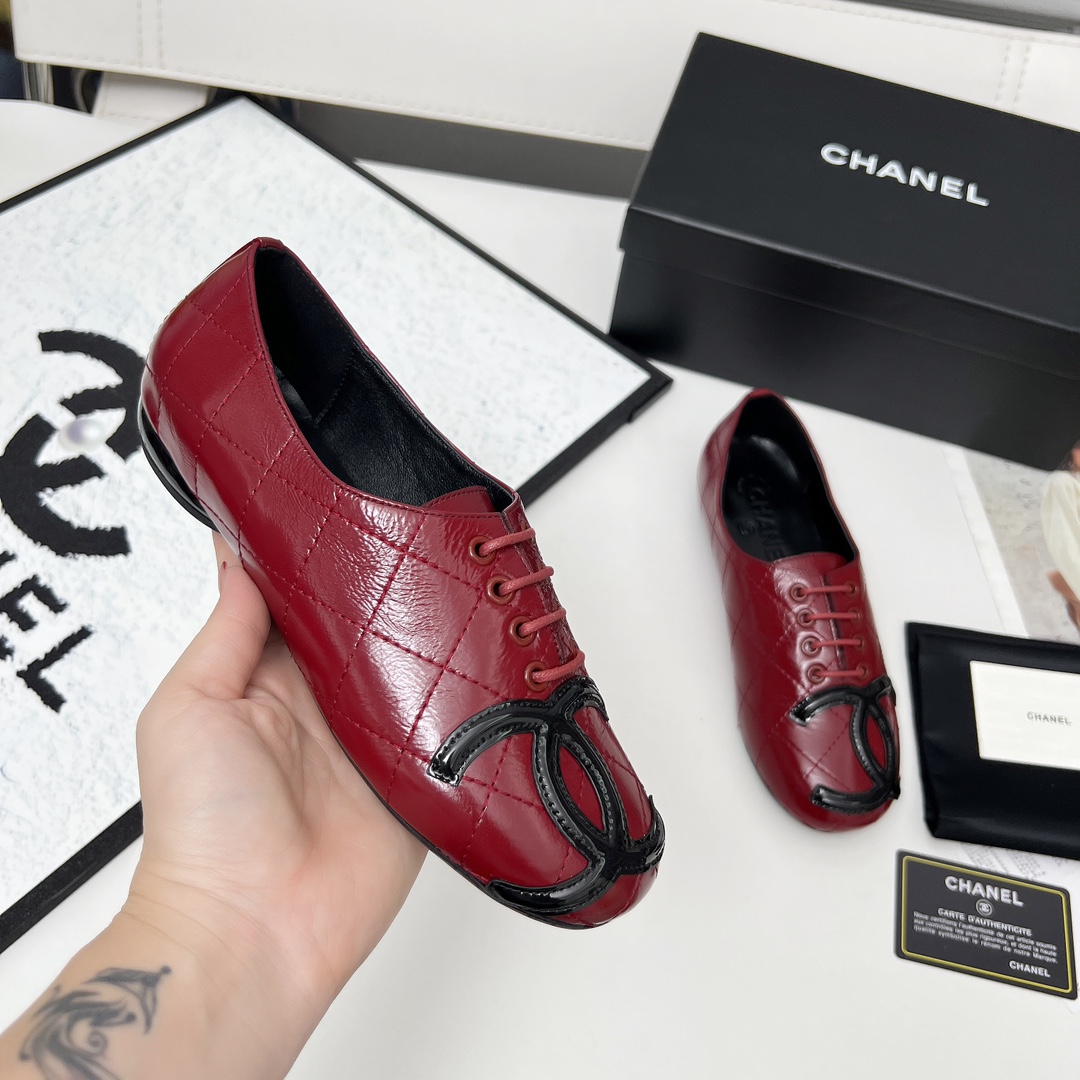 NO:491162,High-version Xiaoxiangjia single shoes CHANE*｜, big hit!  Xiaoxiang 2025 official website Chanel single shoes dancing shoes series new loafers full of retro style. Delicate shoe shape looks very likable, small round toe sets off the feet, giving people the retro sentimental shoes of the past, new European and American catwalks, hot products 1 original custom-made cowhide/sheepskin 2 original inner sheepskin 3 big soles: original original molded sole 4 size 35-41 (40 41 custom made without return or exchange), single shoes, chanel, chanel, chanel, loafers, cowhide, sheepskin19860909高版本小香家单鞋CHANE*｜,大爆款！小香2025官网香奈儿单鞋跳舞鞋系列新品乐福鞋满满的复古风 秀气的鞋型 看着就很讨喜,小圆头 衬托脚也变得瘦瘦的,上脚给人就是一年代的复古情怀鞋、欧美走秀新款,爆款产品 1原版定制面牛皮/羊皮 2原版内里羊皮 3大底:原版原版开模底 4码数35-41（40 41定做不退换）,单鞋,chanel,chanel,chanel,loafers,cowhide,sheepskin,Women's Shoes
