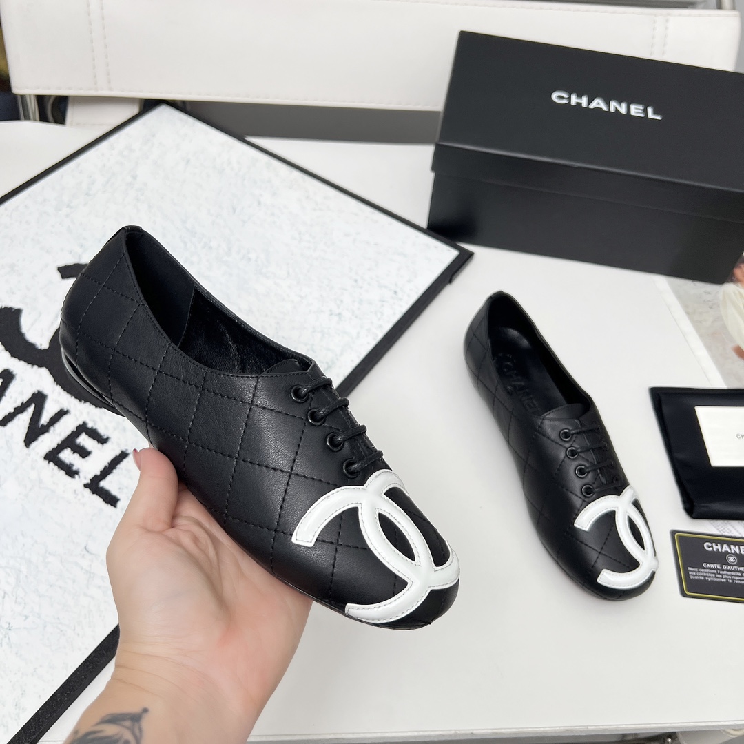 NO:491174,High-version Xiaoxiangjia single shoes CHANE*｜, big hit!  Xiaoxiang 2025 official website Chanel single shoes dancing shoes series new loafers full of retro style. Delicate shoe shape looks very likable, small round toe sets off the feet, giving people the retro sentimental shoes of the past, new European and American catwalks, hot products 1 original custom-made cowhide/sheepskin 2 original inner sheepskin 3 big soles: original original molded sole 4 size 35-41 (40 41 custom made without return or exchange), single shoes, chanel, chanel, chanel, loafers, cowhide, sheepskin19860909高版本小香家单鞋CHANE*｜,大爆款！小香2025官网香奈儿单鞋跳舞鞋系列新品乐福鞋满满的复古风 秀气的鞋型 看着就很讨喜,小圆头 衬托脚也变得瘦瘦的,上脚给人就是一年代的复古情怀鞋、欧美走秀新款,爆款产品 1原版定制面牛皮/羊皮 2原版内里羊皮 3大底:原版原版开模底 4码数35-41（40 41定做不退换）,单鞋,chanel,chanel,chanel,loafers,cowhide,sheepskin,Women's Shoes