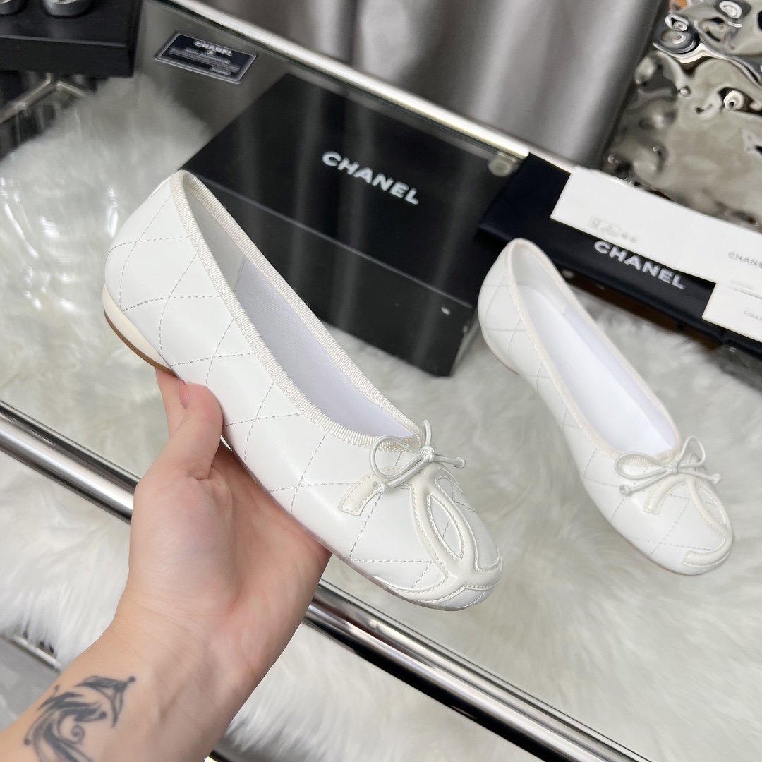 NO:494840,High-version Xiaoxiangjia single shoes CHANE*｜, big hit!  Xiaoxiang 2025 official website Chanel single shoes dancing shoes series new loafers full of retro style. Delicate shoe shape looks very likable, small round toe sets off the feet, giving people the retro sentimental shoes of the past, new European and American catwalks, hot products 1 original custom-made cowhide/sheepskin 2 original inner sheepskin 3 big soles: original original molded sole 4 size 35-41 (40 41 custom made without return or exchange), single shoes, chanel, chanel, chanel, loafers, cowhide, sheepskin19860909高版本小香家单鞋CHANE*｜,大爆款！小香2025官网香奈儿单鞋跳舞鞋系列新品乐福鞋满满的复古风 秀气的鞋型 看着就很讨喜,小圆头 衬托脚也变得瘦瘦的,上脚给人就是一年代的复古情怀鞋、欧美走秀新款,爆款产品 1原版定制面牛皮/羊皮 2原版内里羊皮 3大底:原版原版开模底 4码数35-41（40 41定做不退换）,单鞋,chanel,chanel,chanel,loafers,cowhide,sheepskin,Women's Shoes