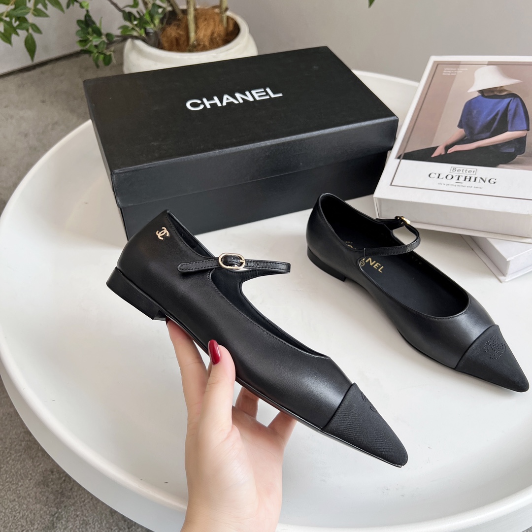 NO:512122,Top original version of Xiaoxiangjia single shoes CHANE*｜, big hit!  Xiaoxiang 2025 official website Chanel single shoes dancing shoes series new loafers full of retro style. Delicate shoe shape looks very likable, small pointed toe sets off the feet, giving people the retro sentimental shoes of the past, new European and American catwalks, hot products 1 original custom-made sheepskin 2 original inner sheepskin 3 soles: original genuine leather soles 4 sizes 35-41 (40 41 custom made without return or exchange), single shoes, chanel, chanel, chanel, loafers, sheepskin, Leather soles19860909顶级原版本小香家单鞋CHANE*｜,大爆款！小香2025官网香奈儿单鞋跳舞鞋系列新品乐福鞋满满的复古风 秀气的鞋型 看着就很讨喜,小尖头 衬托脚也变得瘦瘦的,上脚给人就是一年代的复古情怀鞋、欧美走秀新款,爆款产品 1原版定制面羊皮 2原版内里羊皮 3大底:原版真皮大底 4码数35-41（40 41定做不退换）,单鞋,chanel,chanel,chanel,loafers,sheepskin,Leather soles,Women's Shoes