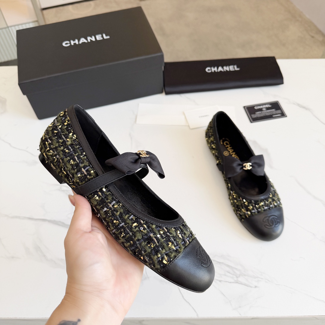 NO:682635,High version of Xiaoxiangjia shoes CHANE*｜, a big hit!  Xiaoxiang 2025 official website Chanel single shoes for all seasons, a series of new loafers full of retro style. The elegant shoe shape is very pleasing to look at, the small round toe makes the feet thinner, and the upper foot gives people a kind of retro feeling shoes, European and American catwalk new style, hot product. It looks beautiful when worn on the legs, 1. Original custom-made sheepskin, original custom-made fabric, original molded hardware buckle 2. Original silk sheepskin lining 3. Outsole: original genuine leather outsole.  4 code number 35-41 (40 41 customized, non-returnable), single shoes, chanel, chanel, chanel, loafers, sheepskin, Leather soles19860909高版本小香家单鞋CHANE*｜,大爆款！小香2025官网香奈儿四季单鞋,系列新品乐福鞋满满的复古风 秀气的鞋型 看着就很讨喜,小圆头 衬托脚也变得瘦瘦的,上脚给人就是一种年代的复古情怀鞋、欧美走秀新款,爆款产品.穿起来美腿, 1原版定制羊皮原版定制面料原版开模五金扣 2原版丝绸羊皮内里 3大底:原版意真皮大底. 4码数35-41（40 41定做不退换）,单鞋,chanel,chanel,chanel,loafers,sheepskin,Leather soles,Women's Shoes
