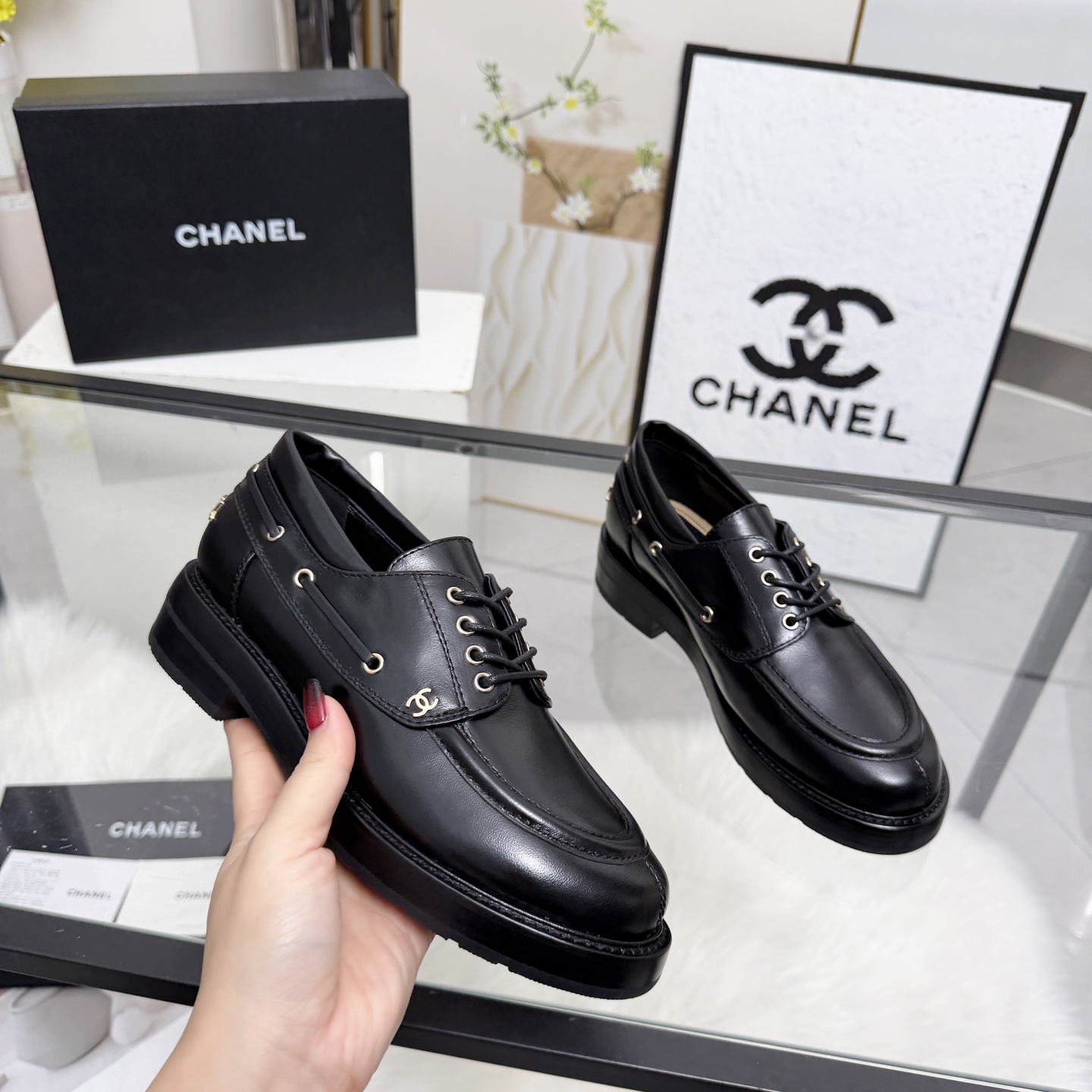 NO:682610,High version of Xiaoxiangjia shoes CHANE*｜, a big hit!  Xiaoxiang 2025 official website Chanel autumn shoes for all seasons, the new series of loafers are full of retro style. The delicate shoe shape is very pleasing to look at, the small round toe makes the feet thinner, and the upper foot gives people a kind of retro feelings of the era. New style shoes in European and American catwalks, popular products. It looks beautiful on the legs, 1. Original surface customized cowhide/oil leather 2. Original inner insole sheepskin  3 outsole: original molded outsole. Heel height 3.5 cm. 4 sizes 35-41 (40 and 41 are customized and non-returnable), single shoes, chanel, chanel, chanel, loafers, cowhide, sheepskin19860909高版本小香家单鞋CHANE*｜,大爆款！小香2025官网香奈儿四季秋鞋单鞋,系列新品乐福鞋满满的复古风 秀气的鞋型 看着就很讨喜,小圆头 衬托脚也变得瘦瘦的,上脚给人就是一种年代的复古情怀鞋、欧美走秀新款,爆款产品.穿起来美腿, 1原版面定制牛皮/油皮 2原版内里鞋垫羊皮 3大底:原版开模大底.跟高3.5厘米 4码数35-41（40 41定做不退换）,单鞋,chanel,chanel,chanel,loafers,cowhide,sheepskin,Women's Shoes