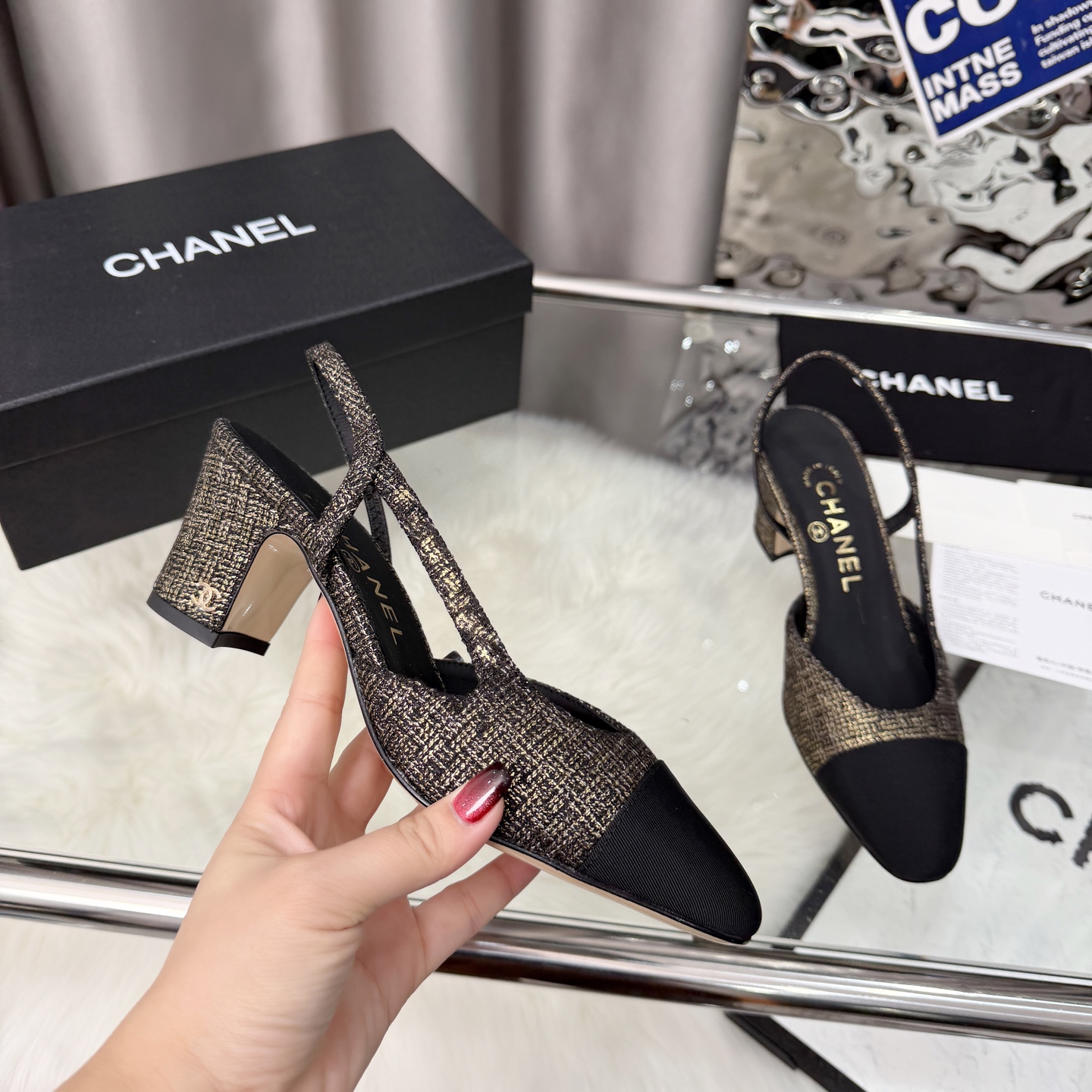 NO:682595,High version of Xiaoxiangjia shoes CHANE*｜, a big hit!  Xiaoxiang 2025 official website Chanel autumn and winter shoes for all seasons, the new series of loafers are full of retro style and elegant shoe shape. They are very pleasing to look at. The small pointed toes make the feet thinner. The upper feet give people a kind of retro feeling shoes of the era. New models from European and American catwalks. Popular products make your legs beautiful when worn. Series of shoes (top version) 1 Original customized sheepskin 2 Original sheepskin lining  3 outsole: original leather outsole. Heel height 6.5 cm. 4 sizes 35-41 (40 and 41 are customized and non-returnable), single shoes, chanel, chanel, chanel, loafers, sheepskin, Leather soles19860909高版本小香家单鞋CHANE*｜,大爆款！小香2025官网香奈儿秋冬秋鞋四季单鞋,系列新品乐福鞋满满的复古风 秀气的鞋型 看着就很讨喜,小尖头衬托脚也变得瘦瘦的,上脚给人就是一种年代的复古情怀鞋、欧美走秀新款,爆款产品穿起来美腿.系列单鞋（顶级版） 1原版定制羊皮 2原版羊皮内里 3大底:原板真皮大底.跟高6.5厘米 4码数35-41（40 41定做不退换）,单鞋,chanel,chanel,chanel,loafers,sheepskin,Leather soles,Women's Shoes