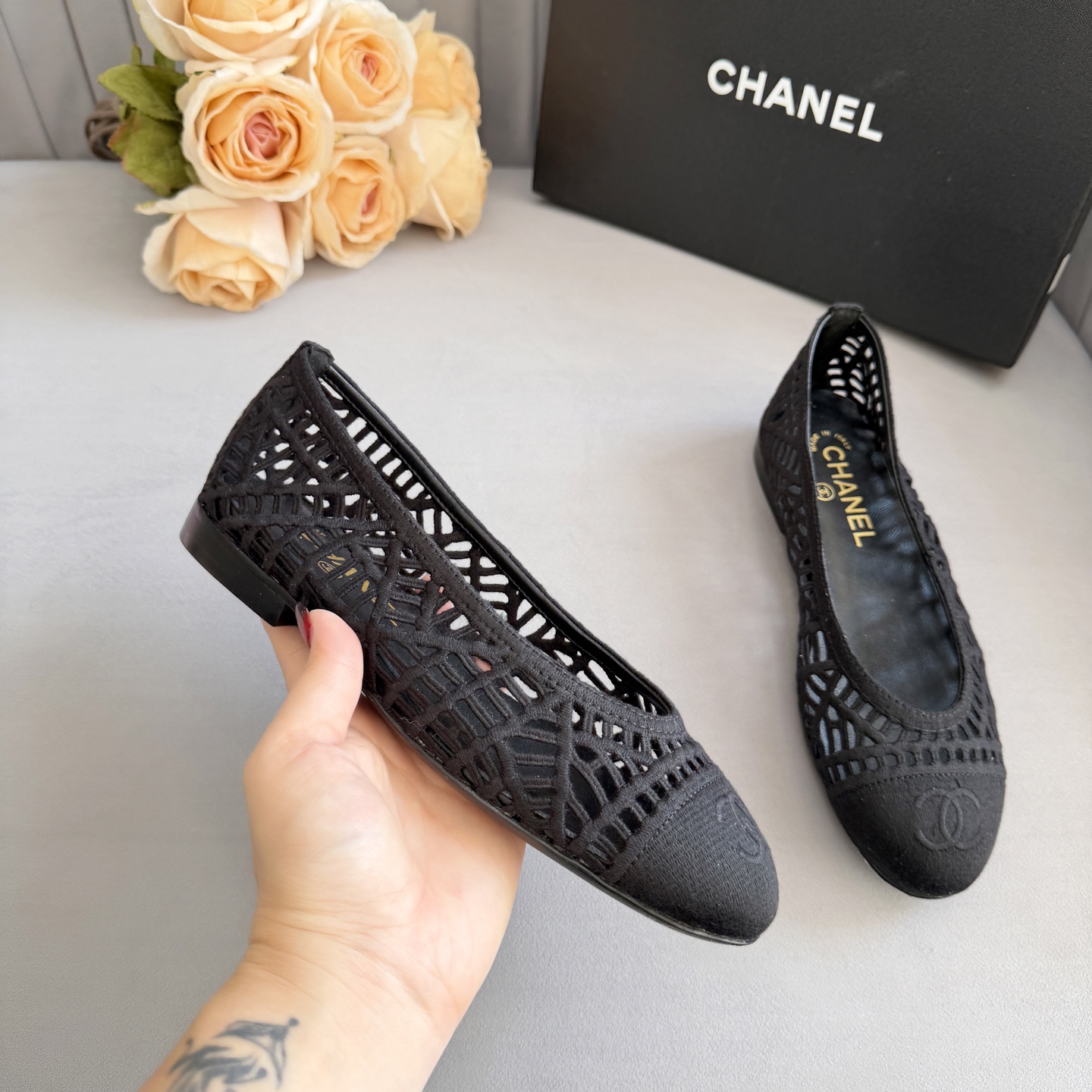 NO:682605,High version of Xiaoxiangjia shoes CHANE*｜, a big hit!  Xiaoxiang 2025 official website Chanel autumn and winter shoes for all seasons, the new series of loafers are full of retro style and elegant shoe shape, which is very pleasing to look at. The small round toe makes the feet thinner, and the upper feet give people a kind of retro feelings of the era. New models of European and American catwalks, hot products, beautiful legs when worn. Series of shoes 1 original custom knitted surface 2 original sheepskin lining insole 3 outsole: original genuine leather outsole.  4 code number 35-41 (40 41 customized, non-returnable), single shoes, chanel, chanel, chanel, loafers, sheepskin, Leather soles19860909高版本小香家单鞋CHANE*｜,大爆款！小香2025官网香奈儿秋冬秋鞋四季单鞋,系列新品乐福鞋满满的复古风 秀气的鞋型 看着就很讨喜,小圆头衬托脚也变得瘦瘦的,上脚给人就是一种年代的复古情怀鞋、欧美走秀新款,爆款产品穿起来美腿.系列单鞋 1原版定制编制面 2原版羊皮内里鞋垫 3大底:原板真皮大底. 4码数35-41（40 41定做不退换）,单鞋,chanel,chanel,chanel,loafers,sheepskin,Leather soles,Women's Shoes