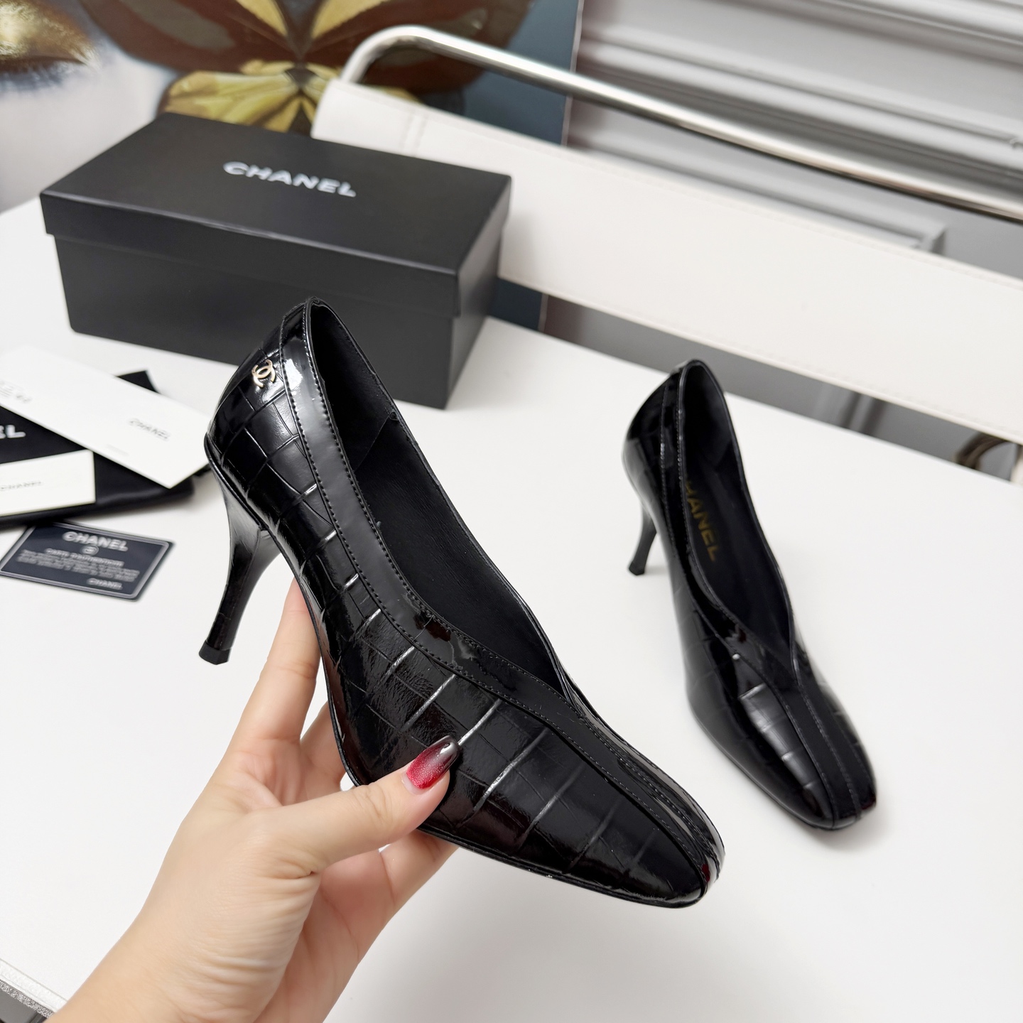 NO:682568,High version of Xiaoxiangjia shoes CHANE*｜, a big hit!  Xiaoxiang 2026 official website Chanel's new four-season shoes for early spring, the new series of loafers are full of retro style and elegant shoe shape, which is very pleasing to look at. The small square toe makes the feet thinner, and the upper feet give people a kind of retro feeling shoes of the era. New models from European and American catwalks. Popular products look beautiful when worn on the legs. Series of shoes 1. Original customized stone pattern cowhide patent leather 2. Original sheepskin lining insole  3 outsole: original leather outsole. Heel height 8.5 cm. 4 sizes 35-41 (40 41 customized, non-refundable), high heels, chanel, chanel, chanel, loafers, high heels, cowhide, sheepskin, Leather soles19860909高版本小香家单鞋CHANE*｜,大爆款！小香2026官网香奈儿早春新款四季单鞋,系列新品乐福鞋满满的复古风 秀气的鞋型 看着就很讨喜,小方头衬托脚也变得瘦瘦的,上脚给人就是一种年代的复古情怀鞋、欧美走秀新款,爆款产品穿起来美腿.系列单鞋 1原版定制石头纹牛皮漆皮 2原版羊皮内里鞋垫 3大底:原板真皮大底.跟高8.5厘米 4码数35-41（40 41定做不退换）,高跟鞋单鞋,chanel,chanel,chanel,loafers,high heels,cowhide,sheepskin,Leather soles,Women's Shoes
