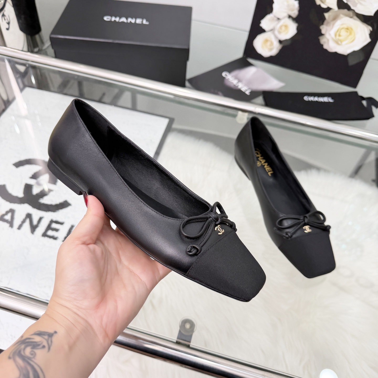 NO:682561,High version of Xiaoxiangjia shoes CHANE*｜, a big hit!  Xiaoxiang 2026 official website Chanel's new four-season shoes for early spring, the new series of loafers are full of retro style. The delicate shoe shape is very pleasing to look at, the small square toe makes the feet thinner, and the upper feet give people a kind of retro feeling shoes of the era, new models on European and American catwalks, hot products. It looks beautiful when worn, 1. Original customized sheepskin/patent leather + original molded hardware buckle 2. Original silk sheepskin lining  3 outsole: original genuine leather outsole. 4 size 35-41 (40 41 customized, non-returnable), single shoes, chanel, chanel, chanel, loafers, sheepskin, Leather soles19860909高版本小香家单鞋CHANE*｜,大爆款！小香2026官网香奈儿早春新款四季单鞋,系列新品乐福鞋满满的复古风 秀气的鞋型 看着就很讨喜,小方头 衬托脚也变得瘦瘦的,上脚给人就是一种年代的复古情怀鞋、欧美走秀新款,爆款产品.穿起来美腿, 1原版定制羊皮/漆皮+原版开模五金扣 2原版丝绸羊皮内里 3大底:原版意真皮大底. 4码数35-41（40 41定做不退换）,单鞋,chanel,chanel,chanel,loafers,sheepskin,Leather soles,Women's Shoes