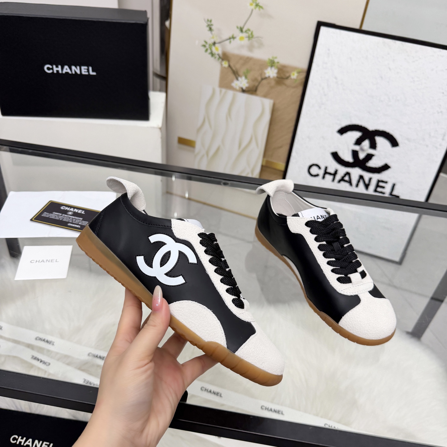 NO:722936,High version of Xiaoxiangjia casual shoes CHANE*｜, a big hit!  Xiaoxiang 2026 official website Chanel casual shoes for all seasons, the new series of loafers are full of retro style. The delicate shoe shape is very pleasing to look at. The small round toe makes the feet become thinner. The upper foot gives people a kind of retro feeling shoes of the era. It is a new model for European and American catwalks. It looks beautiful when worn on the legs. 1. Original custom-made sheepskin/cow suede original molded hardware buckle 2. Original silk sheepskin lining custom-made insoles  3 outsole: original molded outsole 4 size 35-41 (40 and 41 are customized and non-returnable), single shoes, chanel, chanel, chanel, loafers, sheepskin19860909高版本小香家休闲鞋单鞋CHANE*｜,大爆款！小香2026官网香奈儿四季休闲鞋,系列新品乐福鞋满满的复古风 秀气的鞋型 看着就很讨喜,小圆头 衬托脚也变得瘦瘦的,上脚给人就是一种年代的复古情怀鞋、欧美走秀新款,爆款产品.穿起来美腿, 1原版定制羊皮/牛反绒皮原版开模五金扣 2原版丝绸羊皮内里定制鞋垫 3大底:原版开模成型大底 4码数35-41（40 41定做不退换）,单鞋,chanel,chanel,chanel,loafers,sheepskin,Women's Shoes