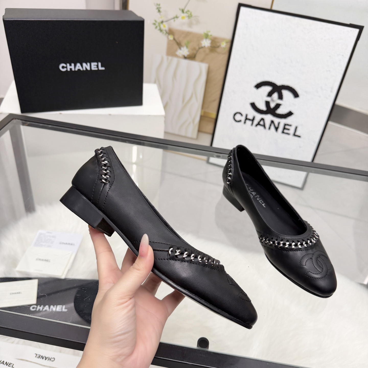 NO:788475,High version of Xiaoxiangjia shoes CHANE*｜, a big hit!  Xiaoxiang 2026 official website Chanel's new four-season shoes for early spring, the new series of loafers are full of retro style and the delicate shoe shape is very pleasing to look at. The small square toe makes the feet thinner, and the upper feet give people a kind of retro feeling shoes of the era. New models from European and American catwalks. Popular products look beautiful when worn on the legs. Series of shoes 1 original customized cowhide 2 original sheepskin lining insole 3 outsole: original genuine leather outsole. Heel height 2 cm  4 sizes 35-41 (40 41 customized, non-returnable), high heels, chanel, chanel, chanel, loafers, high heels, cowhide, sheepskin, Leather soles19860909高版本小香家单鞋CHANE*｜,大爆款！小香2026官网香奈儿早春新款四季单鞋,系列新品乐福鞋满满的复古风 秀气的鞋型 看着就很讨喜,小方头衬托脚也变得瘦瘦的,上脚给人就是一种年代的复古情怀鞋、欧美走秀新款,爆款产品穿起来美腿.系列单鞋 1原版定制牛皮 2原版羊皮内里鞋垫 3大底:原板真皮大底.跟高2厘米 4码数35-41（40 41定做不退换）,高跟鞋单鞋,chanel,chanel,chanel,loafers,high heels,cowhide,sheepskin,Leather soles,Women's Shoes