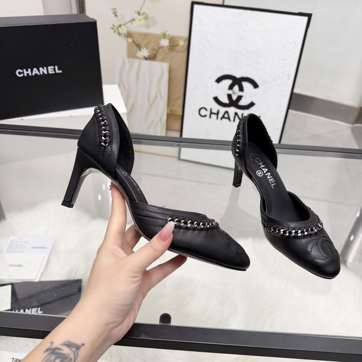 NO:788488,High version of Xiaoxiangjia shoes CHANE*｜, a big hit!  Xiaoxiang's 2026 official website Chanel's new four-season shoes for early spring, the new series of loafers are full of retro style and delicate shoe shape. They look very pleasing to the eye. The small square toe makes the feet thinner, and the upper feet give people a kind of retro feeling shoes of the era. New models from European and American catwalks. Popular products look beautiful when worn on the legs. Series of shoes 1 Original customized cowhide 2 Original sheepskin lining insole 3 Outsole: Original genuine leather outsole. Heel height 7 cm  4 sizes 35-41 (40 41 customized, non-returnable), high heels, chanel, chanel, chanel, loafers, high heels, cowhide, sheepskin, Leather soles19860909高版本小香家单鞋CHANE*｜,大爆款！小香2026官网香奈儿早春新款四季单鞋,系列新品乐福鞋满满的复古风 秀气的鞋型 看着就很讨喜,小方头衬托脚也变得瘦瘦的,上脚给人就是一种年代的复古情怀鞋、欧美走秀新款,爆款产品穿起来美腿.系列单鞋 1原版定制牛皮 2原版羊皮内里鞋垫 3大底:原板真皮大底.跟高7厘米 4码数35-41（40 41定做不退换）,高跟鞋单鞋,chanel,chanel,chanel,loafers,high heels,cowhide,sheepskin,Leather soles,Women's Shoes