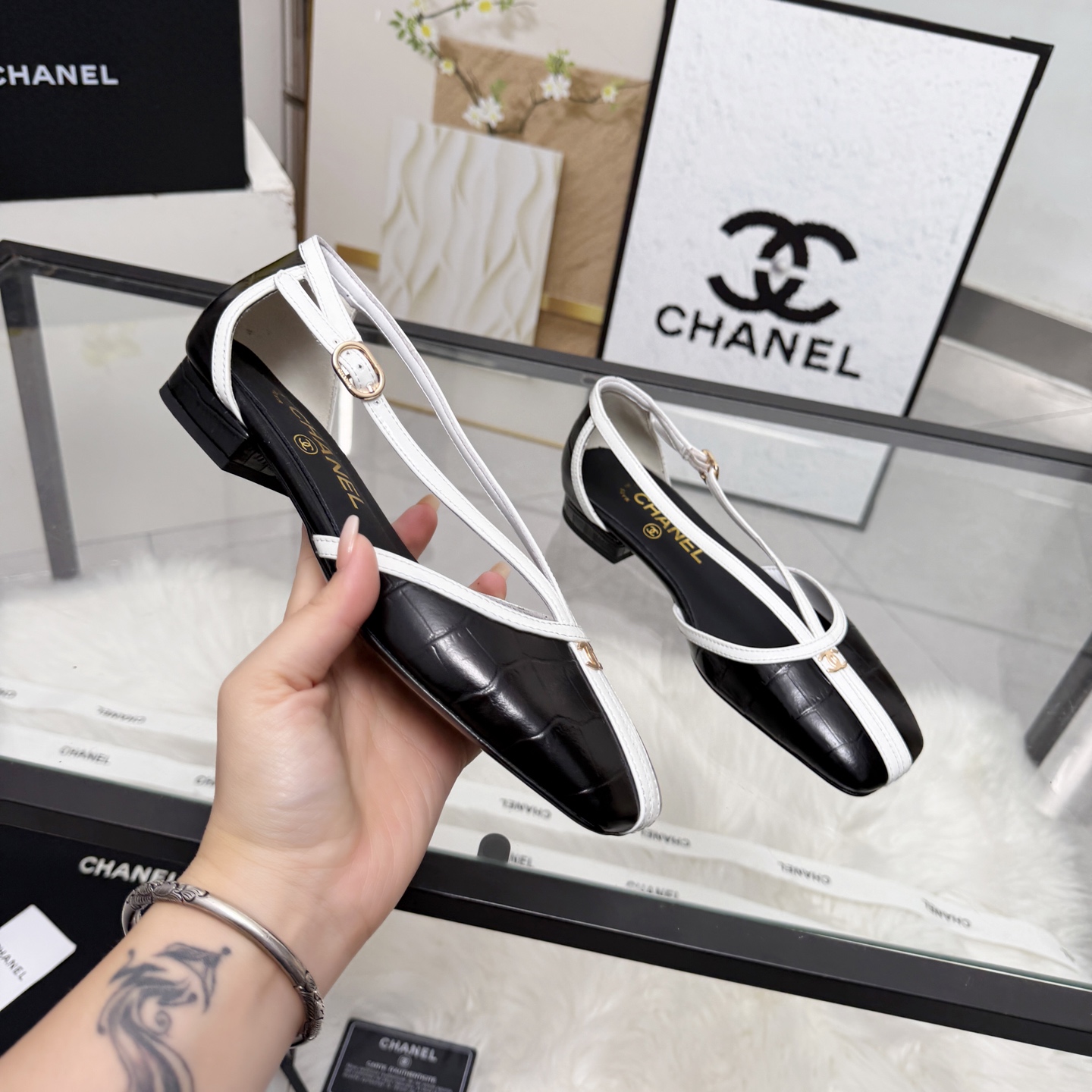 Chanel Style Leather Women's Shoes style reference detail image 1 from source 784199