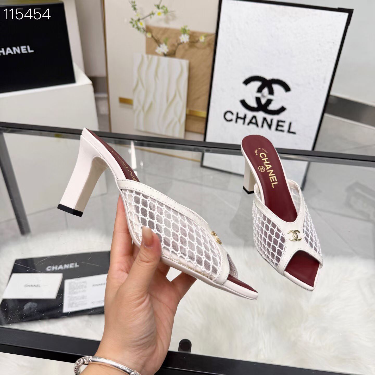 NO:875900,High version of Xiaoxiangjia sandals CHANE*｜, a big hit!  Xiaoxiang 2026 official website new model. Chanel's new sandals and dancing shoes series new loafers are full of retro style. The delicate shoe shape is very pleasing to look at. The small pointed toe makes the feet thinner. The upper foot gives people the retro feeling shoes of the first generation, new models of European and American catwalks, popular products. 1 Original custom woven + sheepskin 2 Original sheepskin lining 3 Outsole: Original leather outsole. Heel height 8 cm  4 sizes 35-41 (40 41 customized, non-returnable), high heels and slippers, chanel, chanel, chanel, loafers, sandals, high heels, slippers, sheepskin, Leather soles19860909高版本小香家凉鞋CHANE*｜,大爆款！小香2026官网新款.香奈儿新款凉鞋跳舞鞋系列新品乐福鞋满满的复古风 秀气的鞋型 看着就很讨喜,小尖头 衬托脚也变得瘦瘦的,上脚给人就是一年代的复古情怀鞋、欧美走秀新款,爆款产品 1原版定制编织+羊皮 2原版内里羊皮 3大底:原版真皮大底.跟高8厘米 4码数35-41（40 41定做不退换）,高跟鞋拖鞋,chanel,chanel,chanel,loafers,sandals,high heels,slippers,sheepskin,Leather soles,Women's Shoes