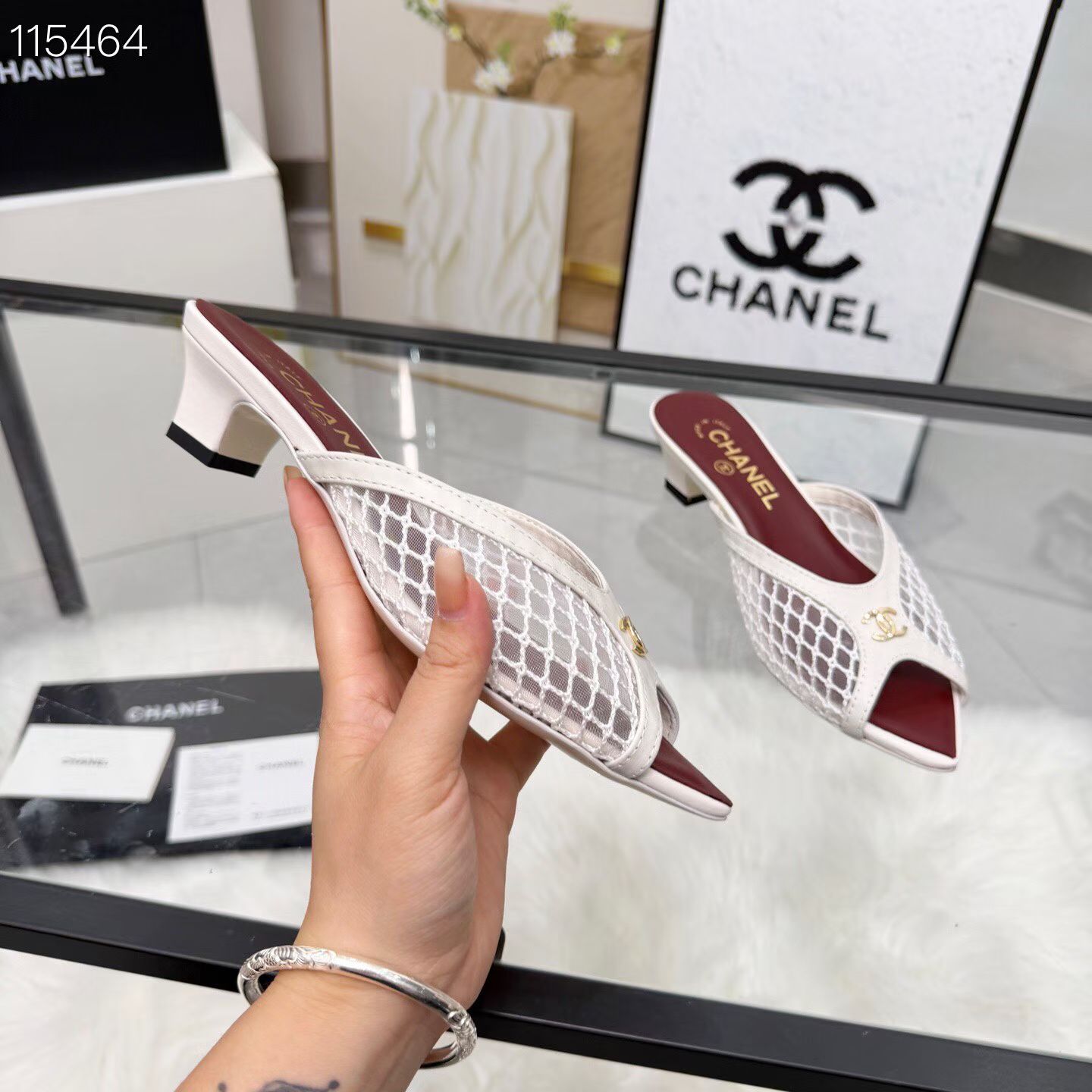 NO:875891,High version of Xiaoxiangjia sandals CHANE*｜, a big hit!  Xiaoxiang 2026 official website new model. Chanel's new sandals and dancing shoes series new loafers are full of retro style. The delicate shoe shape is very pleasing to look at. The small pointed toe makes the feet thinner. The upper feet give people the retro feeling shoes of the first generation, European and American catwalk models, popular products. 1 Original custom woven + sheepskin 2 Original sheepskin lining 3 Outsole: Original leather outsole. Heel height 4 cm  4 sizes 35-41 (40 41 customized, non-returnable), high heels and slippers, chanel, chanel, chanel, loafers, sandals, high heels, slippers, sheepskin, Leather soles19860909高版本小香家凉鞋CHANE*｜,大爆款！小香2026官网新款.香奈儿新款凉鞋跳舞鞋系列新品乐福鞋满满的复古风 秀气的鞋型 看着就很讨喜,小尖头 衬托脚也变得瘦瘦的,上脚给人就是一年代的复古情怀鞋、欧美走秀新款,爆款产品 1原版定制编织+羊皮 2原版内里羊皮 3大底:原版真皮大底.跟高4厘米 4码数35-41（40 41定做不退换）,高跟鞋拖鞋,chanel,chanel,chanel,loafers,sandals,high heels,slippers,sheepskin,Leather soles,Women's Shoes