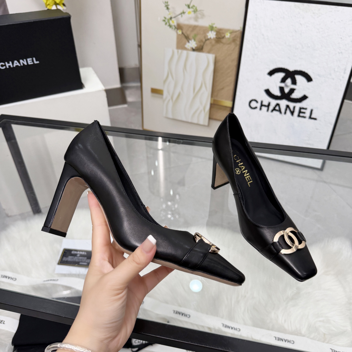 NO:875948,High version of Xiaoxiangjia shoes CHANE*｜, a big hit!  Xiaoxiang 2026 official website Chanel's new four-season shoes, the new series of loafers are full of retro style and elegant shoe shape, which is very pleasing to look at. The small square toe makes the feet thinner, and the upper feet give people a kind of retro feeling shoes of the era. New models from European and American catwalks. Popular products look beautiful when worn on the legs. Series of shoes 1 Original customized sheepskin/patent leather/cashmere leather combination 2 Original sheepskin lining insole  3 outsole: Original genuine leather outsole. Heel height 8.5 cm. 4 sizes 35-41 (40 41 customized, non-refundable), high-heeled shoes, chanel, chanel, chanel, loafers, high heels, sheepskin, Leather soles19860909高版本小香家单鞋CHANE*｜,大爆款！小香2026官网香奈儿新款四季单鞋,系列新品乐福鞋满满的复古风 秀气的鞋型 看着就很讨喜,小方头衬托脚也变得瘦瘦的,上脚给人就是一种年代的复古情怀鞋、欧美走秀新款,爆款产品穿起来美腿.系列单鞋 1原版定制羊皮/漆皮/羊绒皮搭配 2原版羊皮内里鞋垫 3大底:原版真皮大底.跟高8.5厘米 4码数35-41（40 41定做不退换）,高跟鞋单鞋,chanel,chanel,chanel,loafers,high heels,sheepskin,Leather soles,Women's Shoes