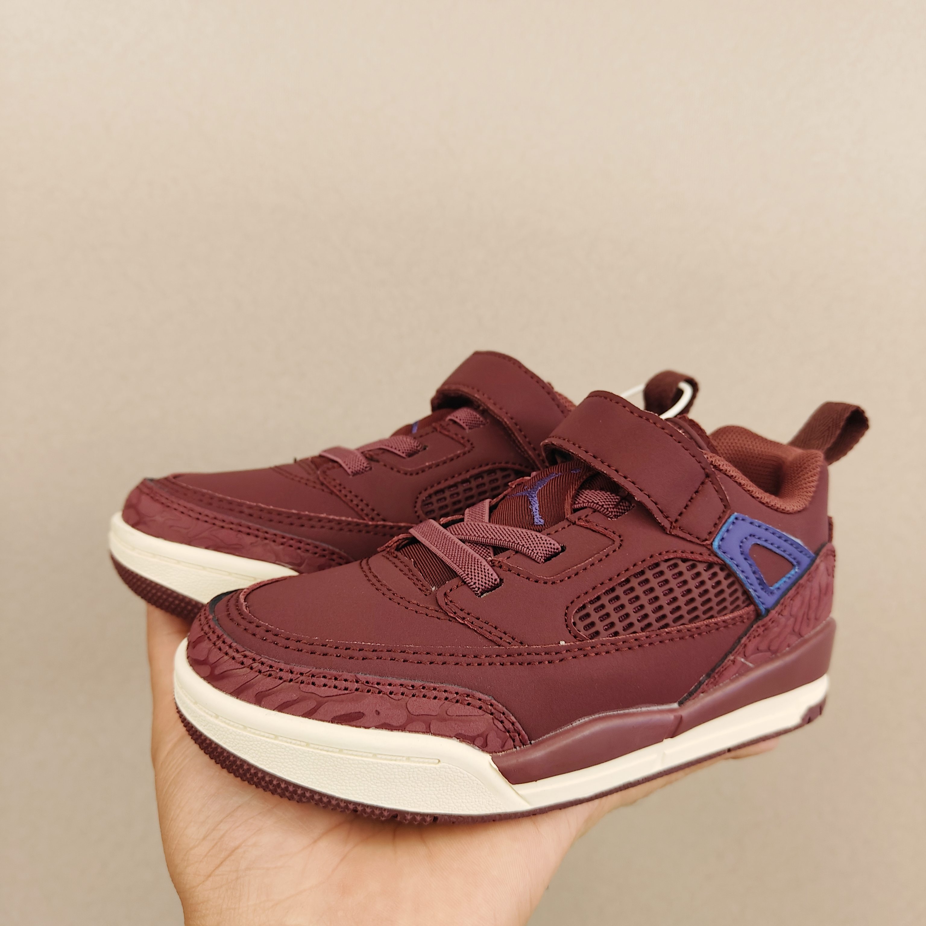 图片[7]-出口订单版本，外国的小朋友脚大，所以我们码数做的比较大。 乔3真标头层魔术扣儿童运动鞋 尺码：28-40码 经典乔丹系列❤️ 魔术扣➕松紧带设计，穿脱自如✔️ 中帮款式设计，保护稚嫩脚踝👍🏻 上脚超级洋气-选品中心