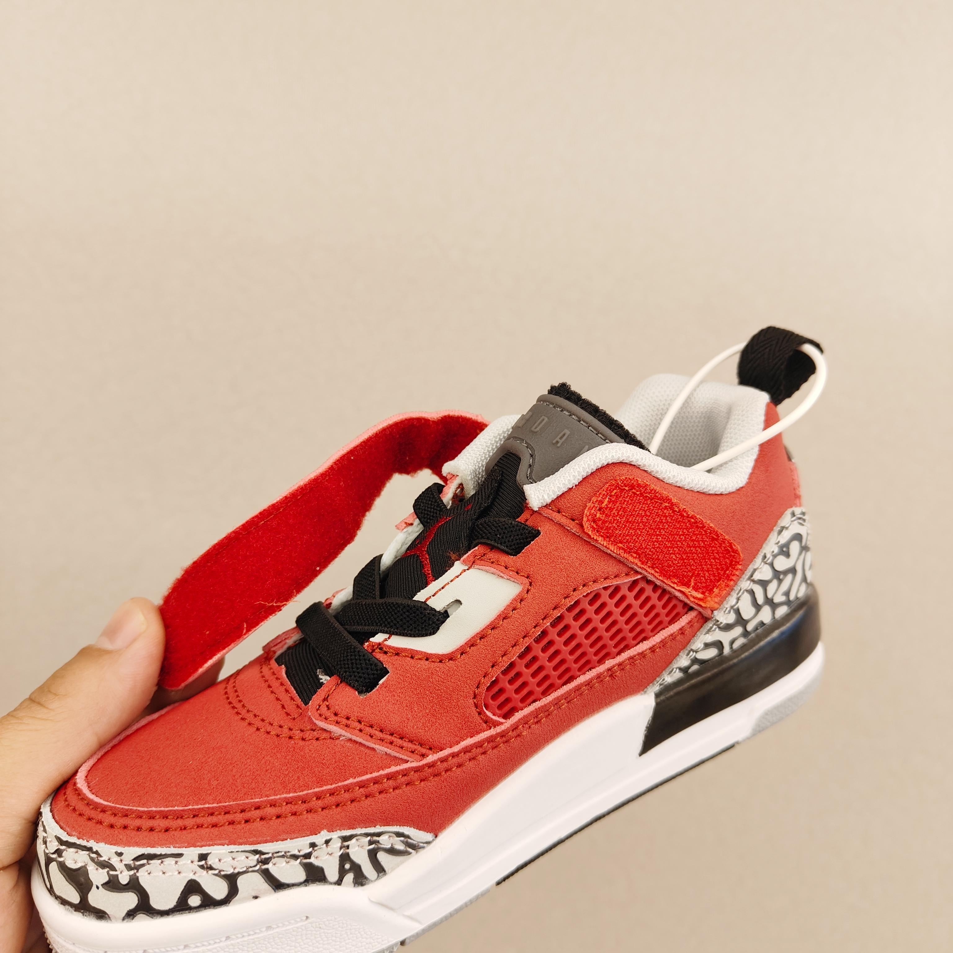 图片[8]-出口订单版本，外国的小朋友脚大，所以我们码数做的比较大。 乔3真标头层魔术扣儿童运动鞋 尺码：28-40码 经典乔丹系列❤️ 魔术扣➕松紧带设计，穿脱自如✔️ 中帮款式设计，保护稚嫩脚踝👍🏻 上脚超级洋气-选品中心