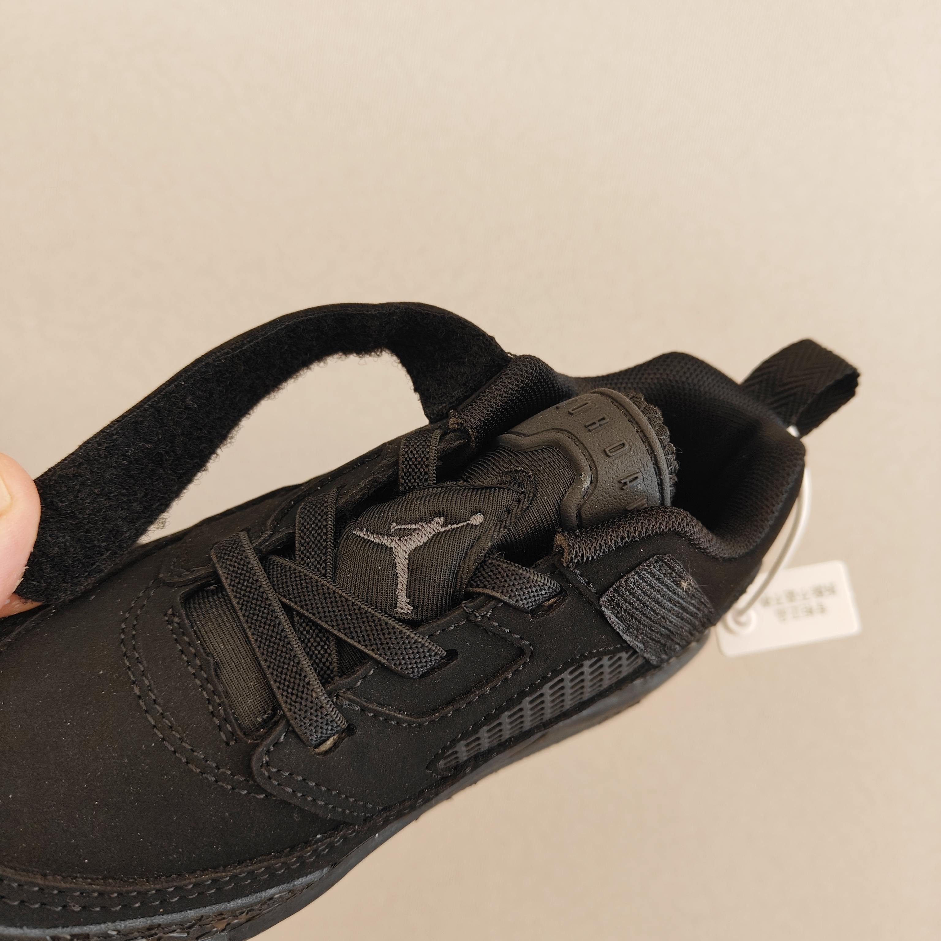 图片[8]-出口订单版本，外国的小朋友脚大，所以我们码数做的比较大。 乔3真标头层魔术扣儿童运动鞋 尺码：28-40码 经典乔丹系列❤️ 魔术扣➕松紧带设计，穿脱自如✔️ 中帮款式设计，保护稚嫩脚踝👍🏻 上脚超级洋气-选品中心