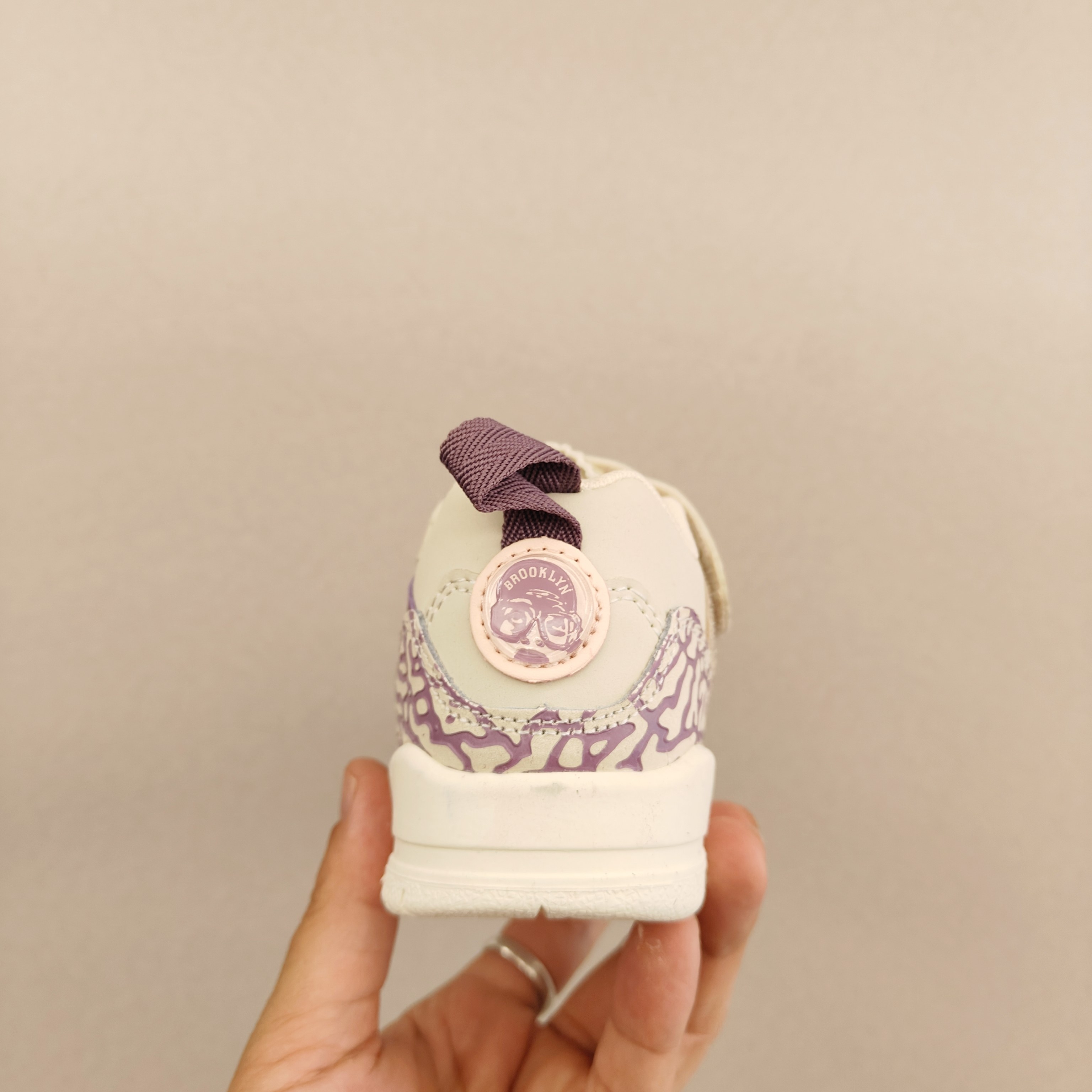 图片[5]-出口订单版本，外国的小朋友脚大，所以我们码数做的比较大。 乔3真标头层魔术扣儿童运动鞋 尺码：28-40码 经典乔丹系列❤️ 魔术扣➕松紧带设计，穿脱自如✔️ 中帮款式设计，保护稚嫩脚踝👍🏻 上脚超级洋气-选品中心