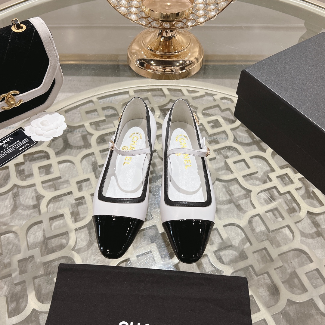 2024 Xiaoxiang Mary Jane: Stylish Empty Sandals with Fragrant Details