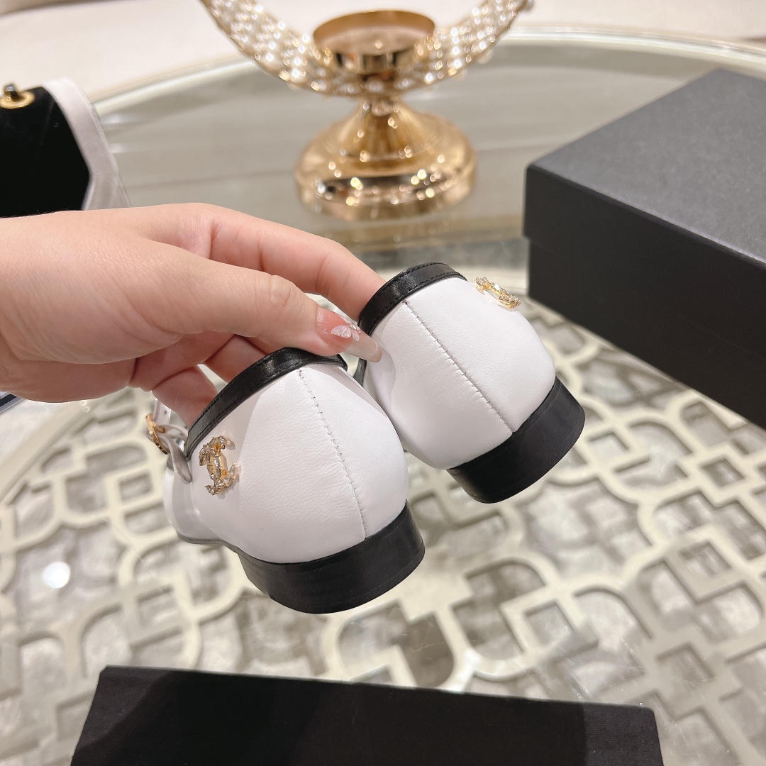 2024 Xiaoxiang Mary Jane: Stylish Empty Sandals with Fragrant Details - 图片 7