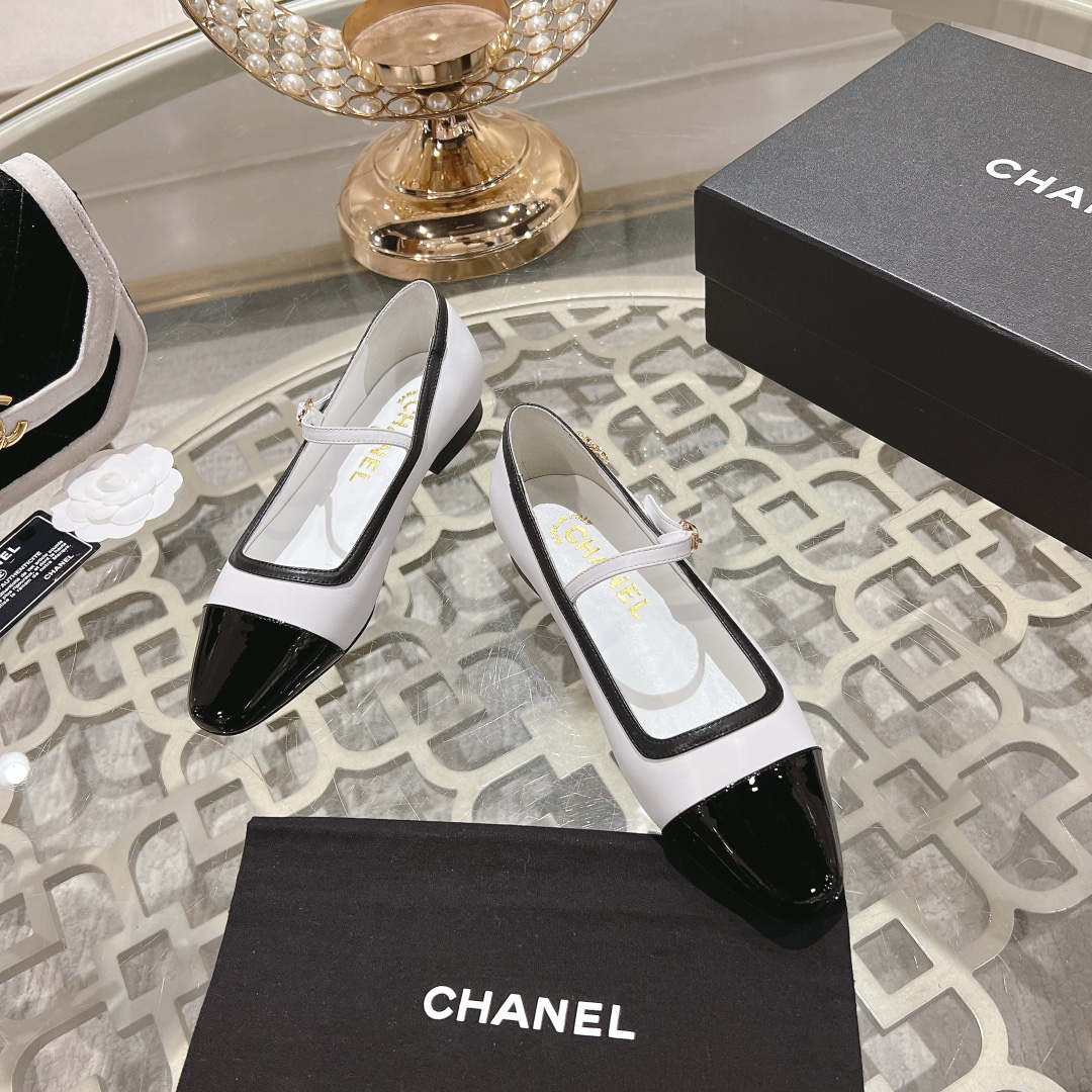 2024 Xiaoxiang Mary Jane: Stylish Empty Sandals with Fragrant Details - 图片 2