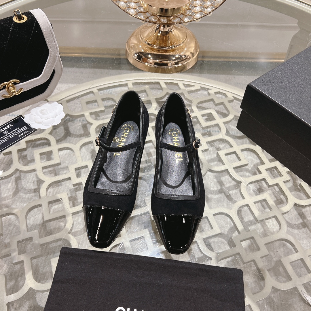 2024 Xiaoxiang Mary Jane: Stylish Empty Sandals with Fragrant Leather, Perfect Match