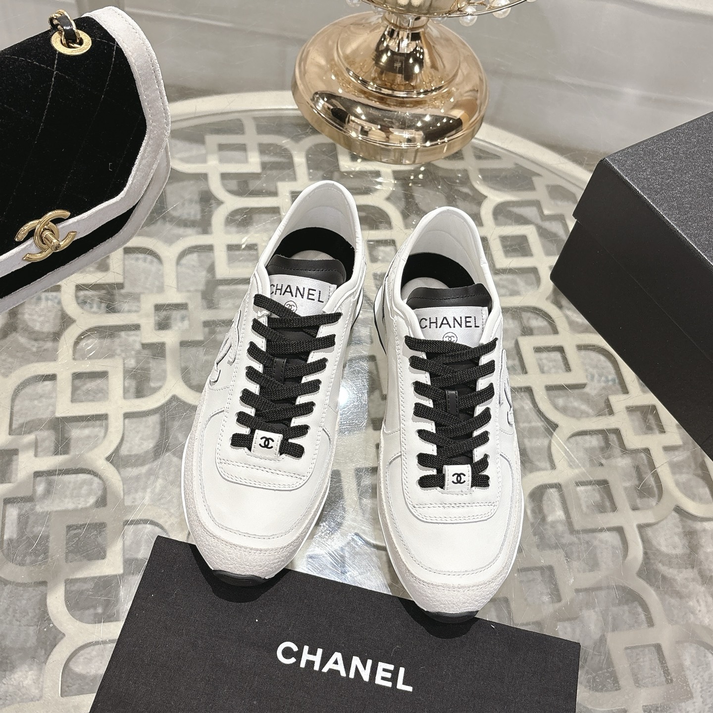 NO:258445,High-version CHANEL Chanel new panda shoes panda shoes Chanel 2025ss popular panda shoes color matching thick-soled casual sports shoes shoes counter synchronization counter is very popular, a very difficult to buy shoe The most popular thick-soled panda shoes on the entire network, you can imagine that Xiaoxiangguan cannot miss it, appearance and comfort coexist Simple and versatile white shoes Thick sole ** super versatile, whoever wears it with eyes closed, whoever looks good, calfskin upper imported sheepskin inner, outsole TPU original outsole Size: 35-40 Packaging original exquisite packaging, casual shoes/sports shoes, chanel, chanel, sneakers, cowhide, sheepskin19860909高版本 CHANEL香奈儿新款熊猫板鞋熊猫鞋 香奈儿2025ss火爆熊猫鞋配色厚底休闲运动鞋板鞋  专柜同步 专柜非常火爆 非常难买的一款鞋 全网最火的厚底熊猫鞋 可想而知小香控不可错过的 颜值与舒适并存的 简约百搭小白鞋 厚底**超级百搭,闭眼入谁穿谁好看  鞋面小牛皮 内里进口羊皮里 大底TPU原版大底 码数:35-40 包装原版全套精美包装,休闲鞋/运动鞋,chanel,chanel,sneakers,cowhide,sheepskin,Women's Shoes