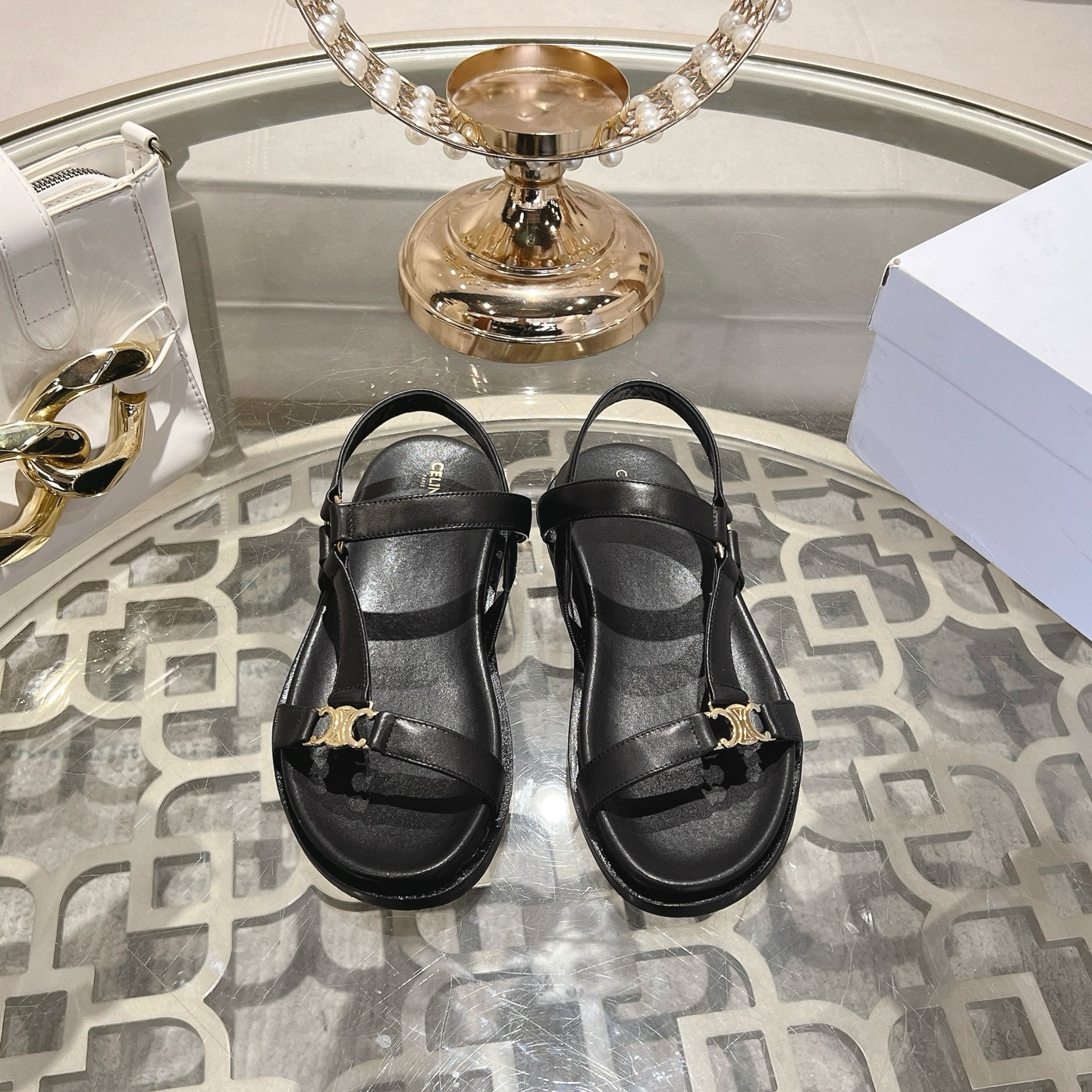 NO:258435,Celine / 2025SS spring and summer new Roman thick-soled sandals must have vacation style Selin beach shoes, thick-soled sandals The original version purchased and developed the latest counter hardware and leather are all customized Original version mold opening …………………………………… celine Retro Roman sandals Hoo, look, beat, upper imported cowhide, inner sheepskin Thick sole 3.5cm Sole original version customized non-slip rubber outsole Size 35-40 (40, 41, 42 custom made without return or exchange), sandals, celine, celine, sandals, cowhide, sheepskin19860909Celine /2025SS春夏新款罗马厚底凉鞋  度假风必备  赛琳沙滩鞋,厚底凉鞋 原版本购入开发 专柜最新 五金皮料均为  定制 原版本开模   …………………………………… celine 复古罗马凉鞋  吼吼看呀 冲呀 鞋面进口头层牛皮 内里羊皮 厚底3.5cm 鞋底原版本定制防滑橡胶大底 尺寸35-40（40、41、42定做不退换）,凉鞋,celine,celine,sandals,cowhide,sheepskin,Women's Shoes