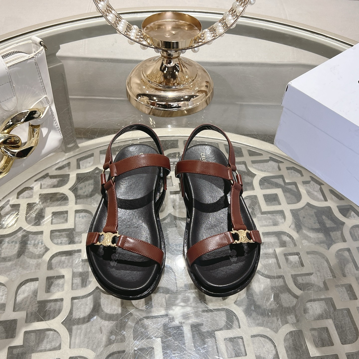 NO:223300,Celine /SS spring and summer new Roman thick-soled sandals must have vacation style Celine beach shoes, thick-soled sandals The original version purchased and developed. The latest counter hardware and leather are all customized. Original version mold opening ……………………………………… celine Retro Roman sandals Hoo, look, beat, upper imported cowhide, inner sheepskin Thick sole 3.5cm Sole original version customized non-slip rubber outsole Size 35-40 (40, 41, 42 custom made without return or exchange), sandals, celine, celine, sandals, cowhide, sheepskin19860909Celine /SS春夏新款罗马厚底凉鞋  度假风必备  赛琳沙滩鞋,厚底凉鞋 原版本购入开发 专柜最新 五金皮料均为  定制 原版本开模   …………………………………… celine 复古罗马凉鞋  吼吼看呀 冲呀 鞋面进口头层牛皮 内里羊皮 厚底3.5cm 鞋底原版本定制防滑橡胶大底 尺寸35-40（40、41、42定做不退换）,凉鞋,celine,celine,sandals,cowhide,sheepskin,Women's Shoes