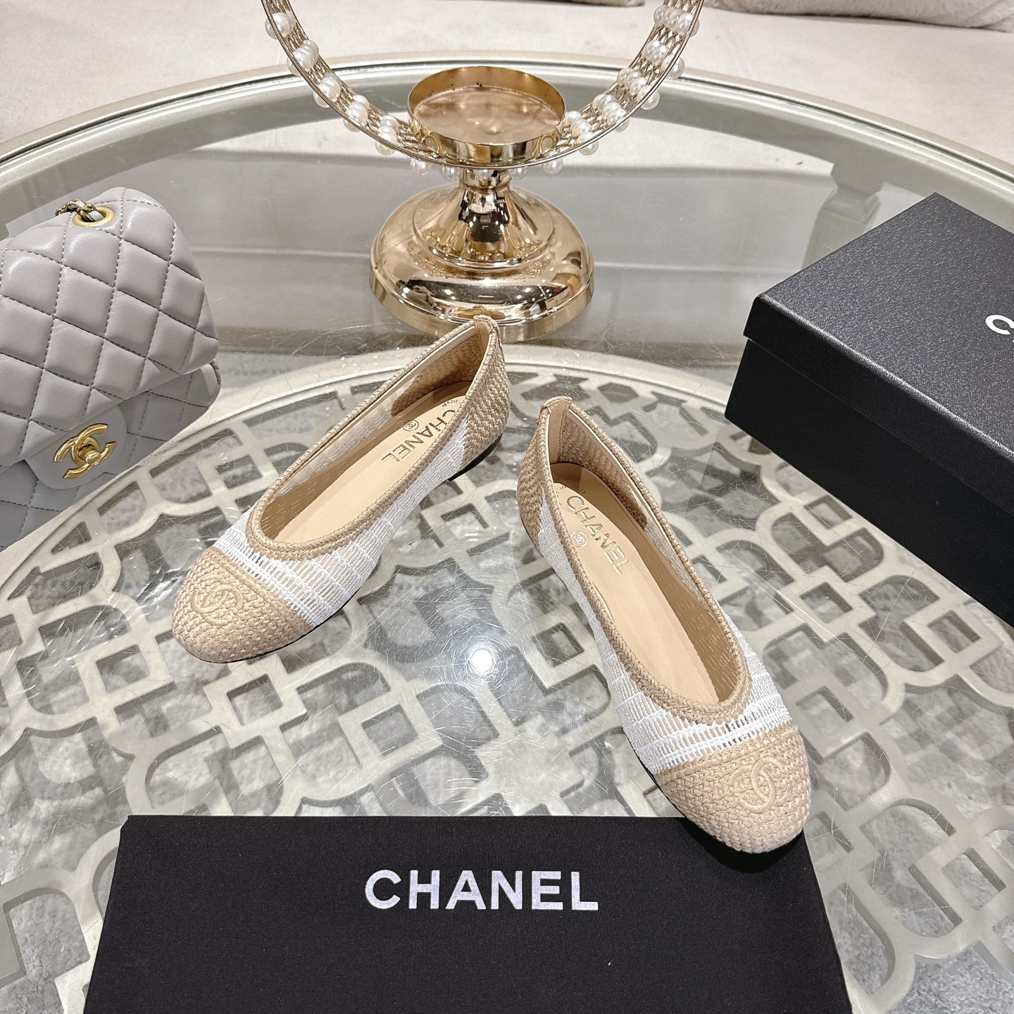 [Chanel Women