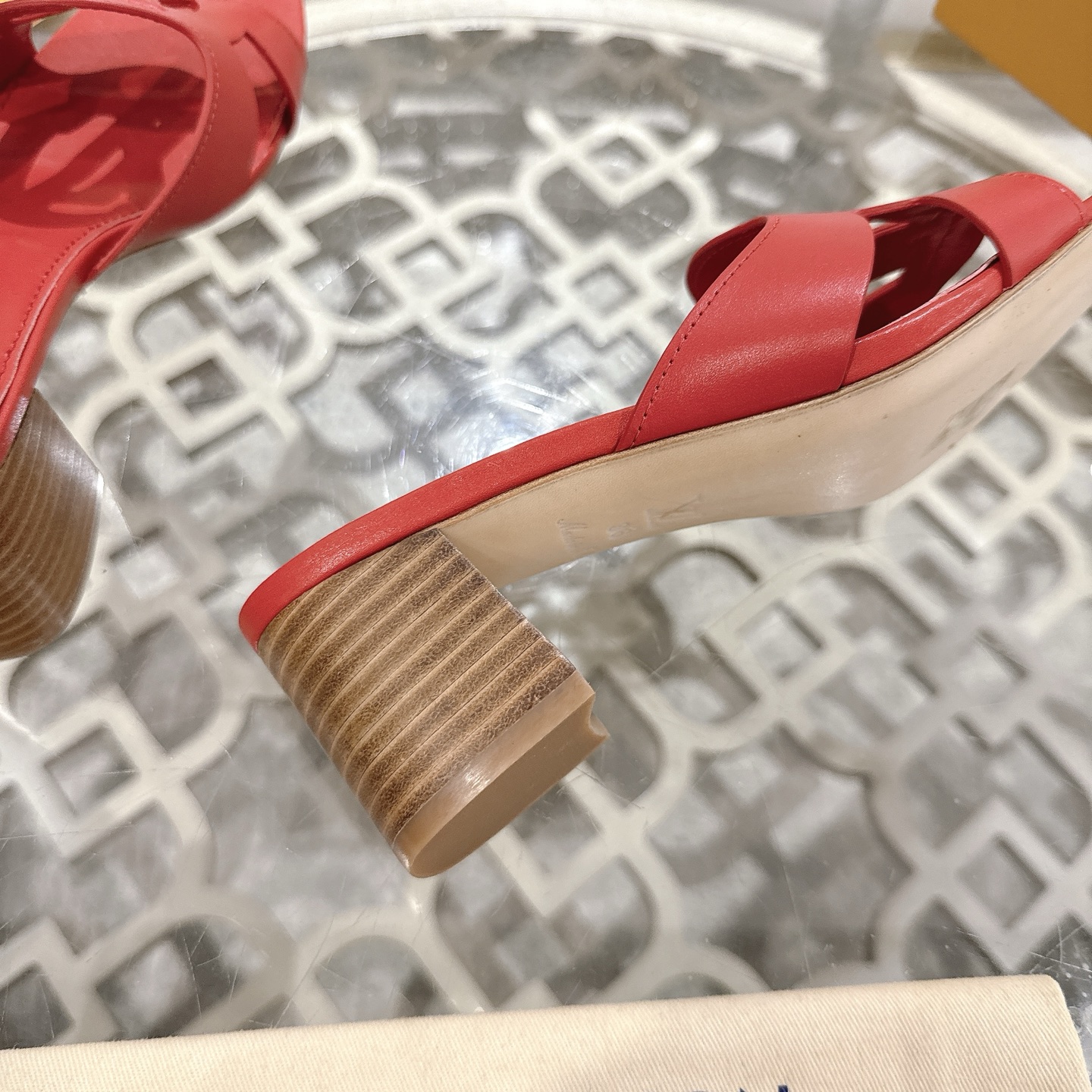 Louis Vuitton 2025SS Red Leather Block Heel Sandals with LV Logo 9 i1743059907259 6683 0 7