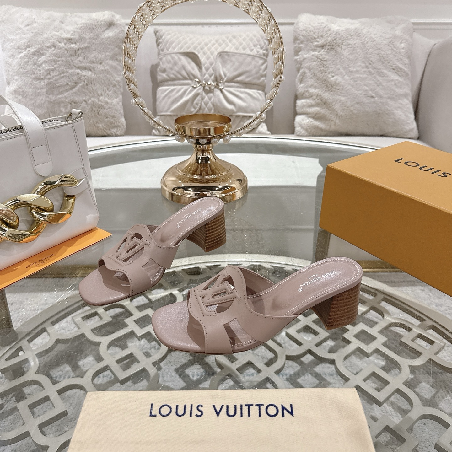 Louis Vuitton Spring/Summer 2025 Leather Heeled Sandals - Stylish & Comfortable 1 Louis Vuitton Spring/Summer 2025 Leather Heeled Sandals - Stylish & Comfortable
