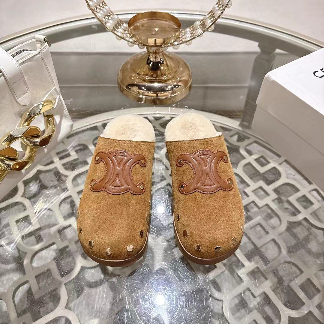 NO:594175,CELIN* Celin 25ss new mule shoes wool slippers This season’s Celin made me fall in love with it again!  There are so many beautiful shoes this season. I really can’t get enough of this fur slipper. It’s so cute~ The fluffy wool is imported from Europe. We use Grade A wool. We make sure the shoes are exactly the same as the original ones. They are all made of pure wool, with no artificial fur at all!  The outsole we choose is the same TPU material as the original version. Sheep upper, wool lining, foam outsole, Size 35-41 (40, 41 customized, non-returnable), semi-shoes, celine, celine, slippers, sheep19860909CELIN*塞琳 25ss 新品 穆勒鞋羊毛拖鞋 这一季的赛琳又让我重新爱了它一次！ 这季节美鞋太多这款毛拖真的是让我无法自拔真太可爱了～ 毛茸茸的羊毛是选用欧洲进口A级羊毛 我们做到与原版一致满鞋 全部采用纯羊毛一点人造毛的成分都没有！大底我们选用的是与原版一样的TPU材质 鞋面羊猄 内里羊毛 大底发泡大底 Size35-41（40、41定做不退换）,半拖毛毛鞋,celine,celine,slippers,sheep,Women's Shoes