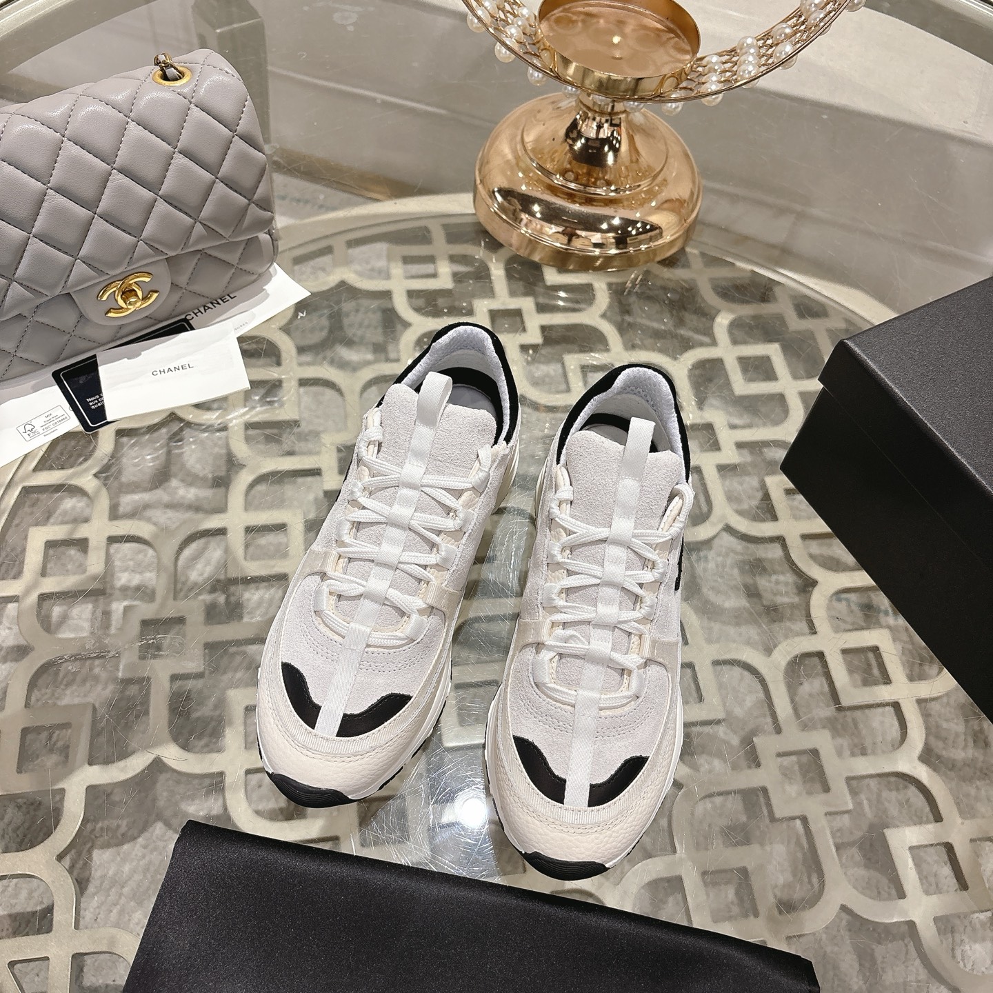 NO:594170,Chane* Xiaoxiang 25A Wang Zha's new counter casual sports shoes This classic design; the upper is embroidered with various techniques; the outsole is fashionable and sporty; it incorporates a variety of color matching elements... The diversified mix and match is very good-looking and versatile, casual, fashionable, sports, and outdoor can be taken into account... Original imported cowhide leather high mercerized smooth suede upper sole Original TPU combination outsole Code number 35-41 (41 customized, non-returnable)  The latest high-quality packaging in the packaging counter, casual shoes/sports shoes, chanel, sneakers, cowhide19860909Chane*小香25A 王炸新款专柜休闲款运动鞋 这款经典设计；鞋面多种工艺电绣的风格；大底却时尚运动；不平凡的拥入了多种配色元素…… 多元化混搭非常好看百搭,休闲,时尚,运动,户外都能兼顾…… 鞋面原版进口牛皮高丝光牛反绒 大底原版TPU组合大底 码数35-41（41订做不退换） 包装专柜最新精品包装,休闲鞋/运动鞋,chanel,sneakers,cowhide,Women's Shoes