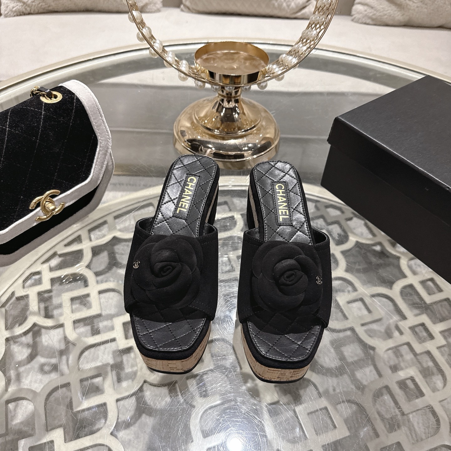 Черные женские сандалии с цветком и платформой Chanel