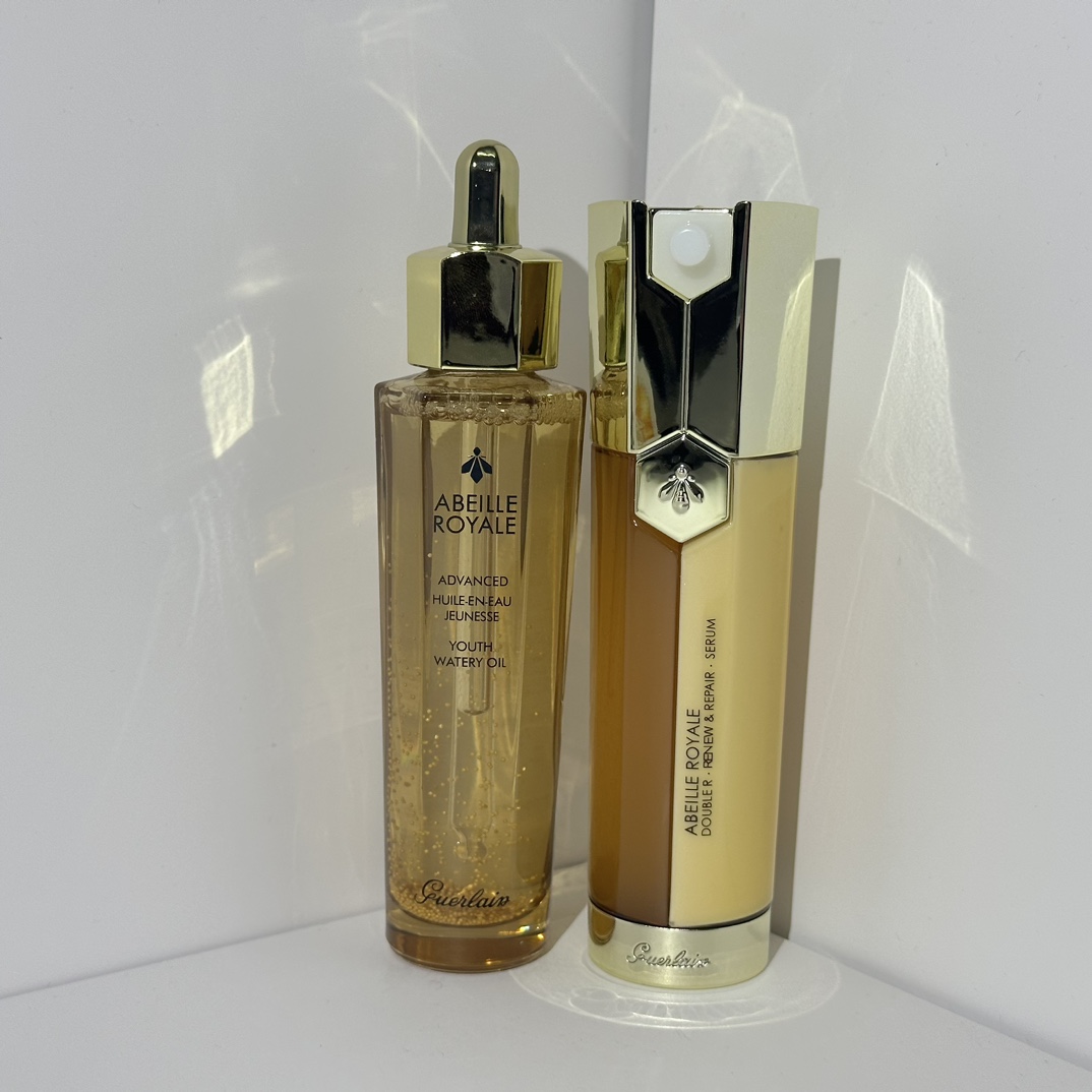 125💰
娇兰帝皇蜂姿两件套！内含：双管精华50ml+复原蜜50ml。