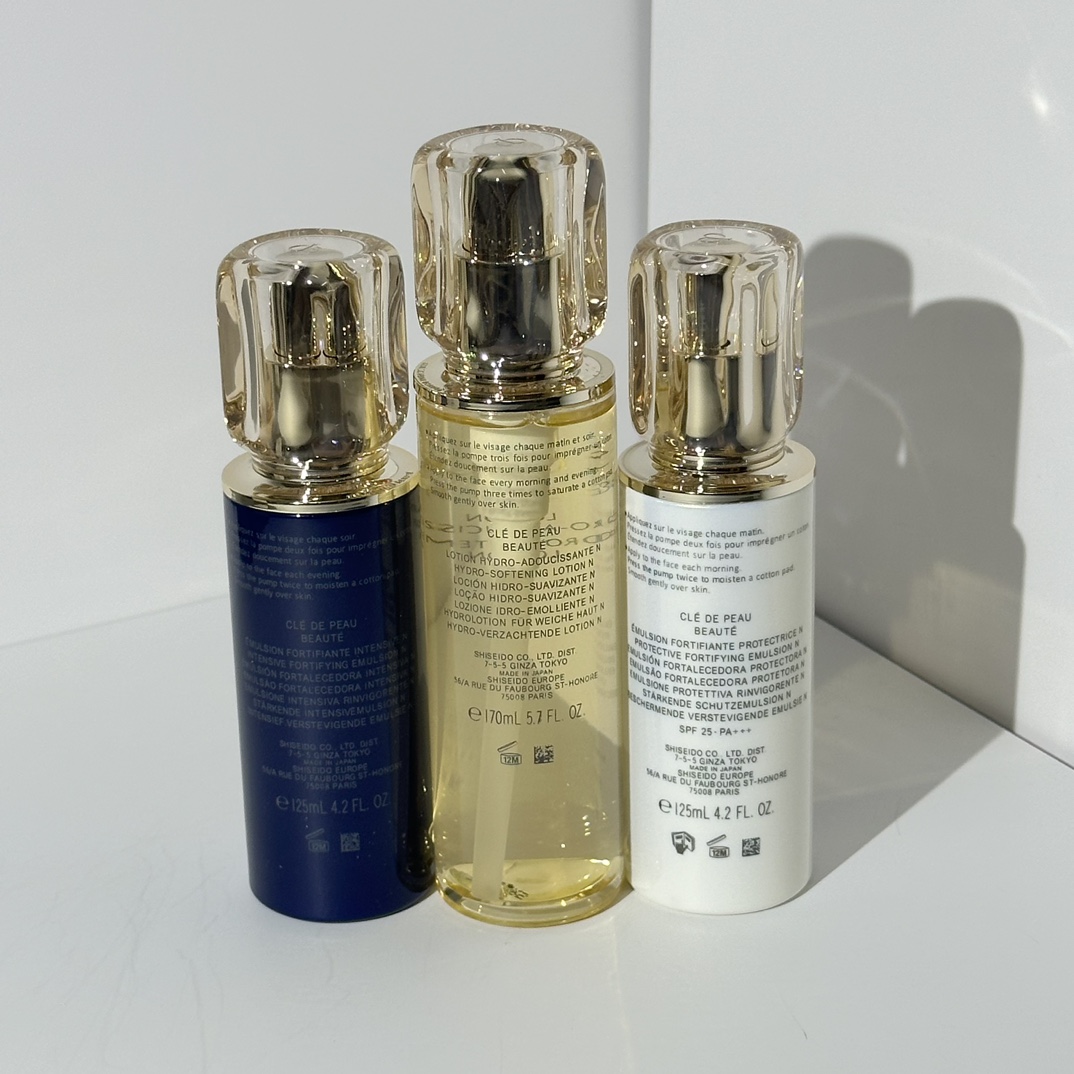 145💰
CPB肌肤之钥三件套水乳版！内含：滋润水170ml，日乳125ml，夜乳125ml。