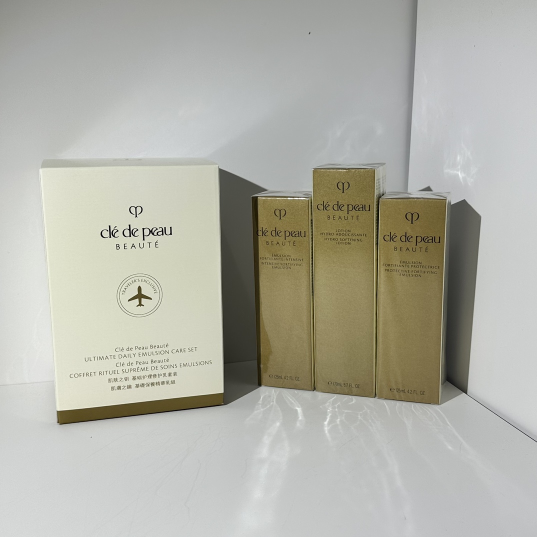 145💰
CPB肌肤之钥三件套水乳版！内含：滋润水170ml，日乳125ml，夜乳125ml。