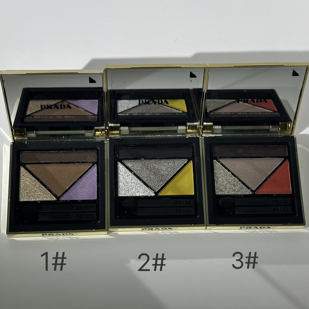 Especial/ Sombra de ojos de cuatro tonos de Prada 6g! Tonos: 01#, 02#, 03#.