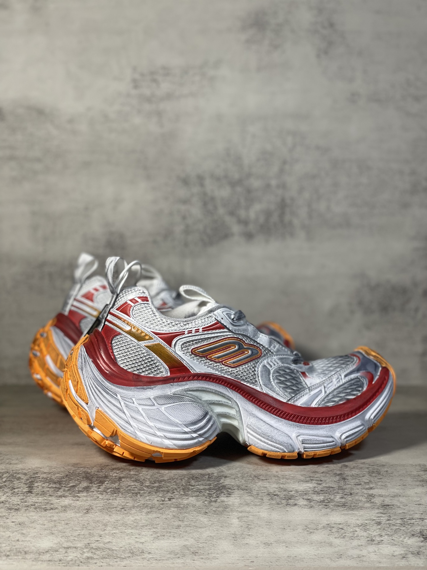 巴黎世家新款10XL
Balenciaga 10XL 纯原版本强势出货 重工打造 所有配件均通过定做出产正品裁片 正确字体电绣 粗细、位置、大小正确 侧边TPU 透气孔匹配意产原版 ，TPU软底 原版一致 "Balenciaga" 大底LOGO 立体感十足 原厂皮料 采购原厂网纱 
Size 35 36 37 38 39 40 41 42 43 44 45 46