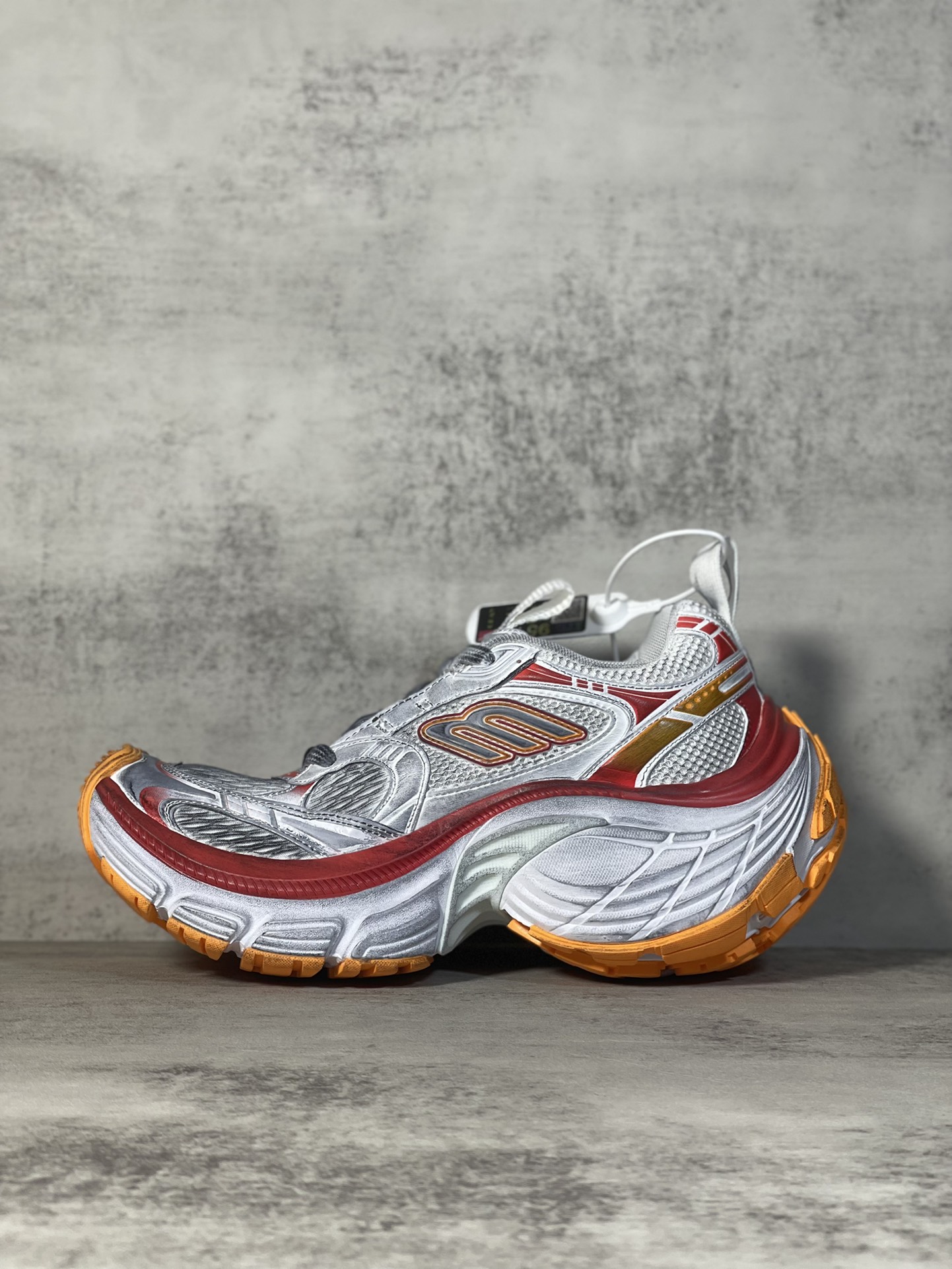 巴黎世家新款10XL
Balenciaga 10XL 纯原版本强势出货 重工打造 所有配件均通过定做出产正品裁片 正确字体电绣 粗细、位置、大小正确 侧边TPU 透气孔匹配意产原版 ，TPU软底 原版一致 "Balenciaga" 大底LOGO 立体感十足 原厂皮料 采购原厂网纱 
Size 35 36 37 38 39 40 41 42 43 44 45 46
