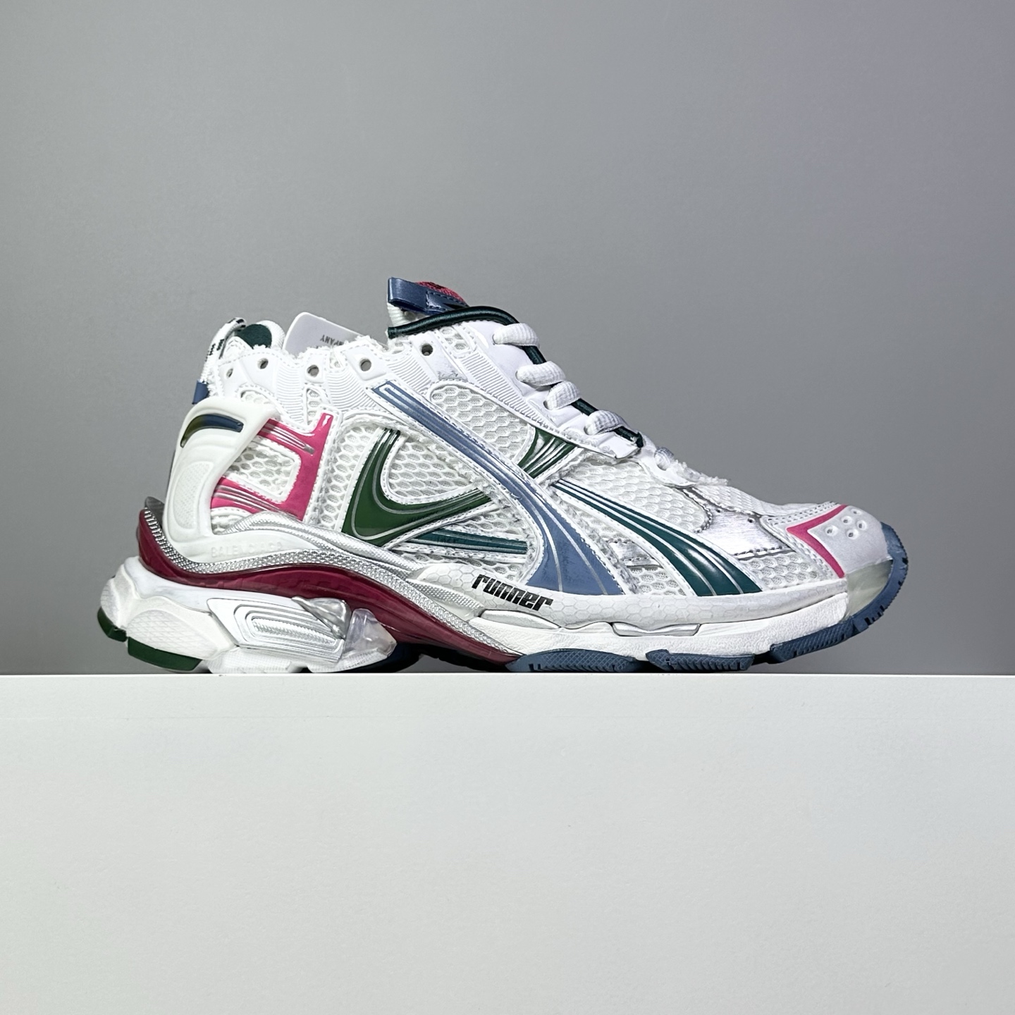 NO:621345,[OK scan version] Pure original version 7.5 generation information new BALENCIAGA Balenciaga-Runner, through overflowing glue, distressing, stitching and other details, it shows the designer Demna's sneaker style, using a pair of 'old shoes' to convey a retro feel. The rear side panel and raised toe box show Demna's future vision in structure; The original large box 100% restores the official configuration from the inside to the outside. The top-level exclusive version is code number 35.  36 37 38 39 40 41 42 43 44 45 46,,balenciaga,balenciaga,sneakers19860909【OK扫描版本】纯原版本 7.5代 资讯新款BALENCIAGA 巴黎世家-Runner、是通过溢胶、做旧、缝线等细节,展示了设计师 Demna 的运动鞋风格,用一双「旧鞋」传递复古感,后侧板、翘起的鞋头,则展示了 Demna 在结构上的未来构想； 原装大盒从里到外一切百分百还原官方配置 顶级专供碾压一切版本码数35 36 37 38 39 40 41 42 43 44 45 46,,balenciaga,balenciaga,sneakers,Men's shoes