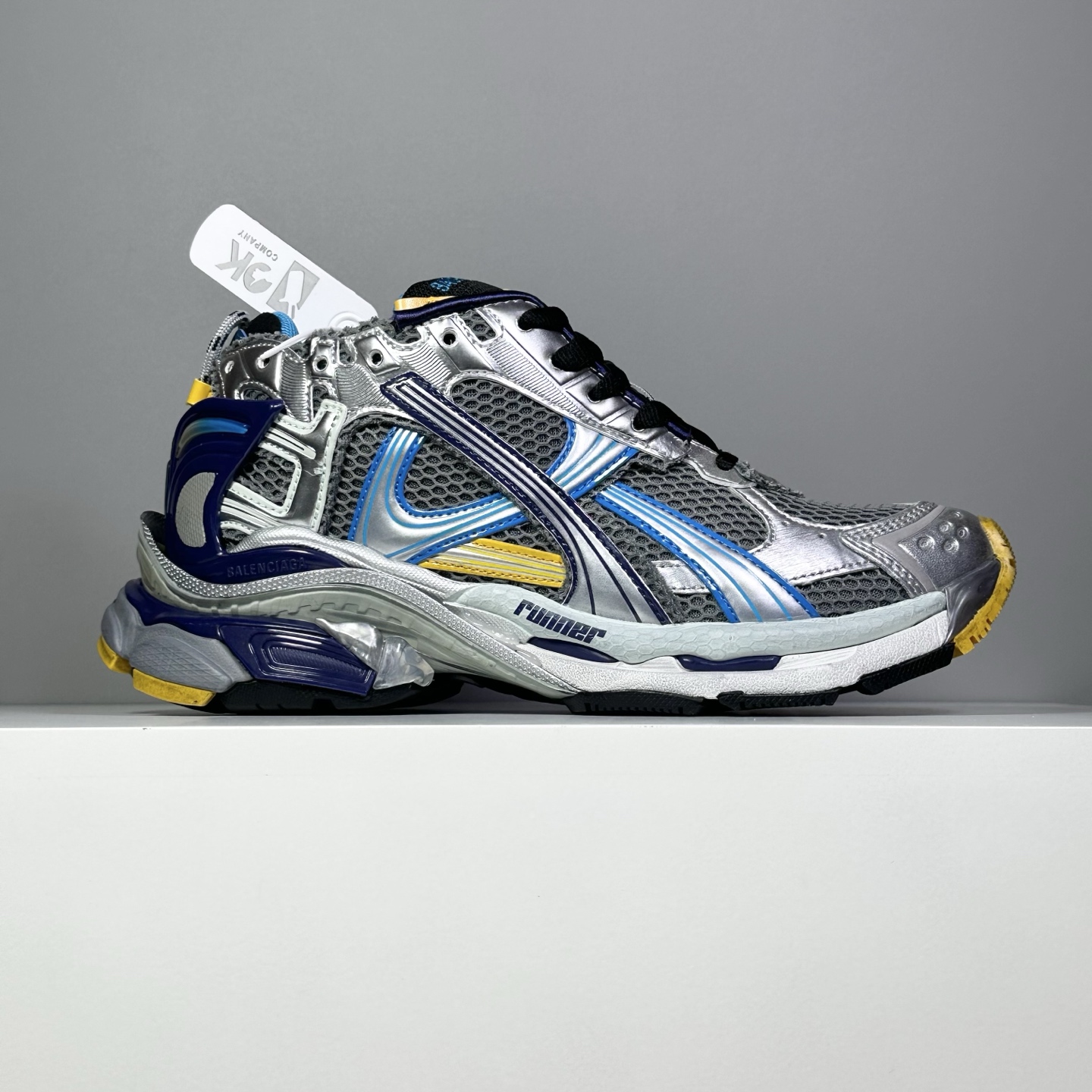 NO:621237,[OK scan version] Pure original version 7.5 generation information new BALENCIAGA Balenciaga-Runner, through overflowing glue, distressing, stitching and other details, it shows the designer Demna's sneaker style, using a pair of 'old shoes' to convey a retro feel. The rear side panel and raised toe box show Demna's future vision in structure; The original large box 100% restores the official configuration from the inside to the outside. The top-level exclusive version is code number 35.  36 37 38 39 40 41 42 43 44 45 46,,balenciaga,balenciaga,sneakers19860909【OK扫描版本】纯原版本 7.5代 资讯新款BALENCIAGA 巴黎世家-Runner、是通过溢胶、做旧、缝线等细节,展示了设计师 Demna 的运动鞋风格,用一双「旧鞋」传递复古感,后侧板、翘起的鞋头,则展示了 Demna 在结构上的未来构想； 原装大盒从里到外一切百分百还原官方配置 顶级专供碾压一切版本码数35 36 37 38 39 40 41 42 43 44 45 46,,balenciaga,balenciaga,sneakers,Men's shoes