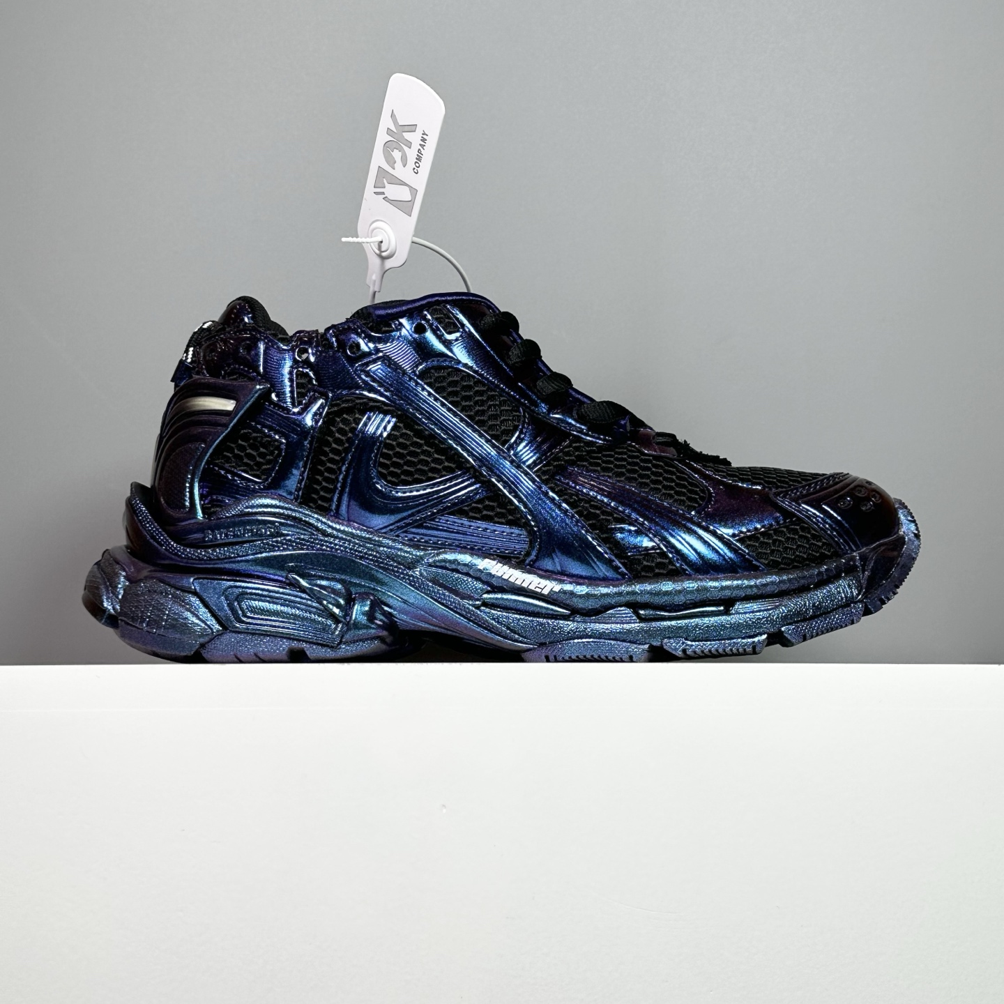 NO:830843,[OK scan version] Pure original version 7.5 generation information new BALENCIAGA Balenciaga-Runner, through overflowing glue, distressing, stitching and other details, it shows the designer Demna's sneaker style, using a pair of 'old shoes' to convey a retro feel. The rear side panel and raised toe box show Demna's future vision in structure; The original large box 100% restores the official configuration from the inside to the outside. The top-level exclusive version is code number 35.  36 37 38 39 40 41 42 43 44 45 46,,balenciaga,balenciaga,sneakers19860909【OK扫描版本】纯原版本 7.5代 资讯新款BALENCIAGA 巴黎世家-Runner、是通过溢胶、做旧、缝线等细节,展示了设计师 Demna 的运动鞋风格,用一双「旧鞋」传递复古感,后侧板、翘起的鞋头,则展示了 Demna 在结构上的未来构想； 原装大盒从里到外一切百分百还原官方配置 顶级专供碾压一切版本码数35 36 37 38 39 40 41 42 43 44 45 46,,balenciaga,balenciaga,sneakers,Men's shoes
