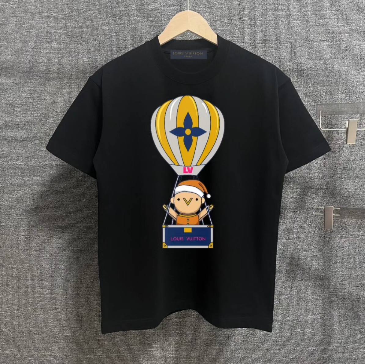 P80 1V*Louis 2025 primavera/verano nuevo estilo camiseta de manga corta exclusivo de gama alta serie Labubu globos pers…