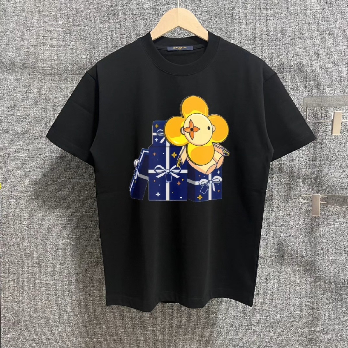 P80 1V*Louis 2025 principios de otoño nuevo estilo camiseta de manga corta exclusivo edición serie Labubu caja de regal…