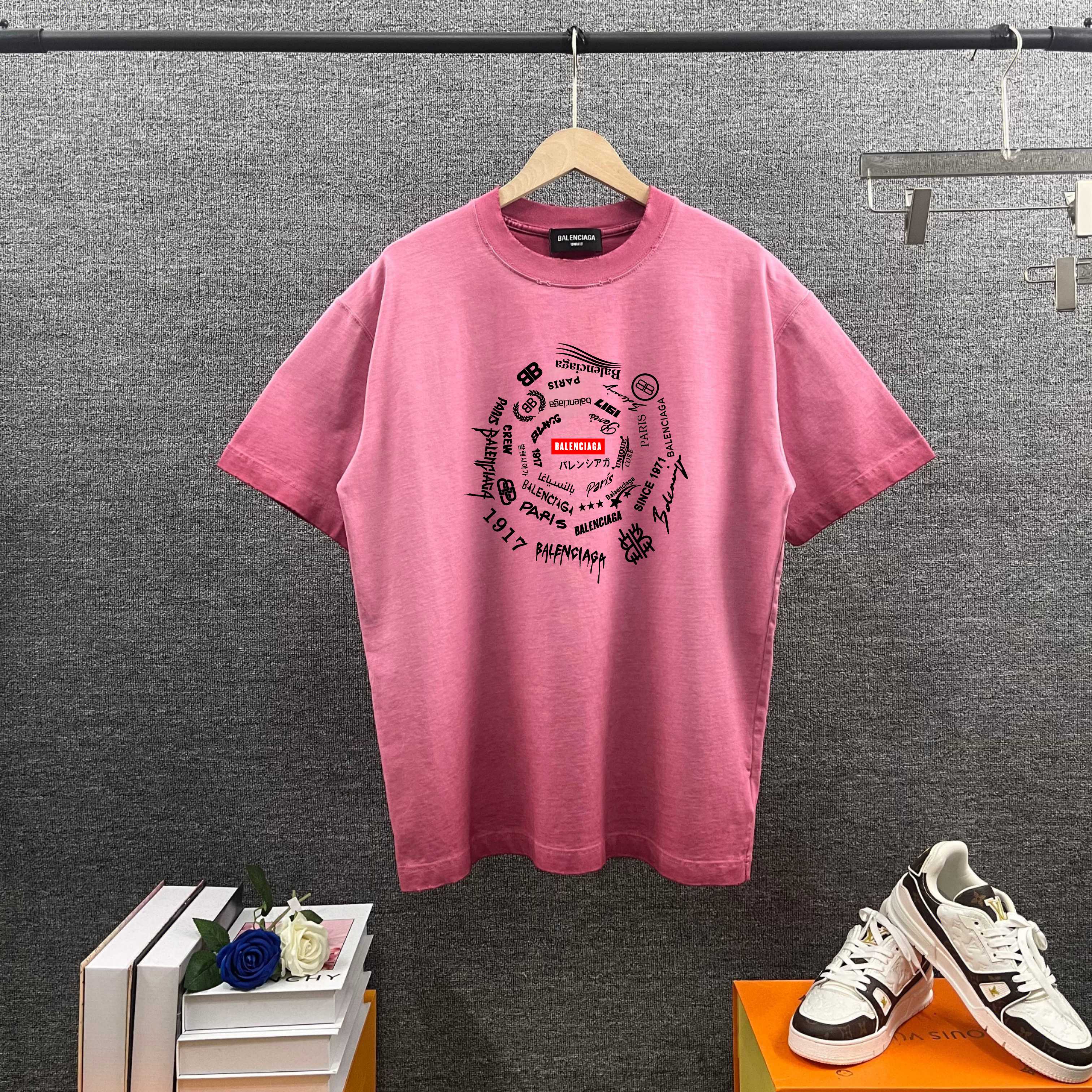 P85 BAL*Balenciaga* nueva temporada primavera/verano 2026 desgastado con rotos lavado a la piedra diseño único con letr…